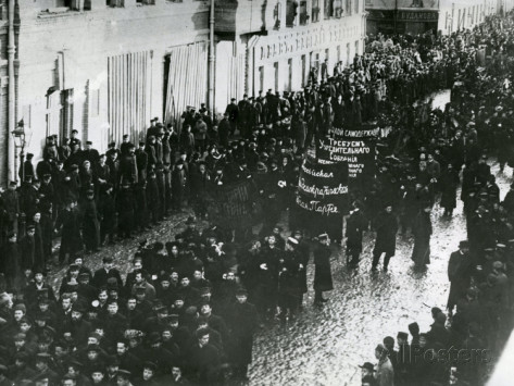 Workers demonstrate in St. Petersburg, 1905.