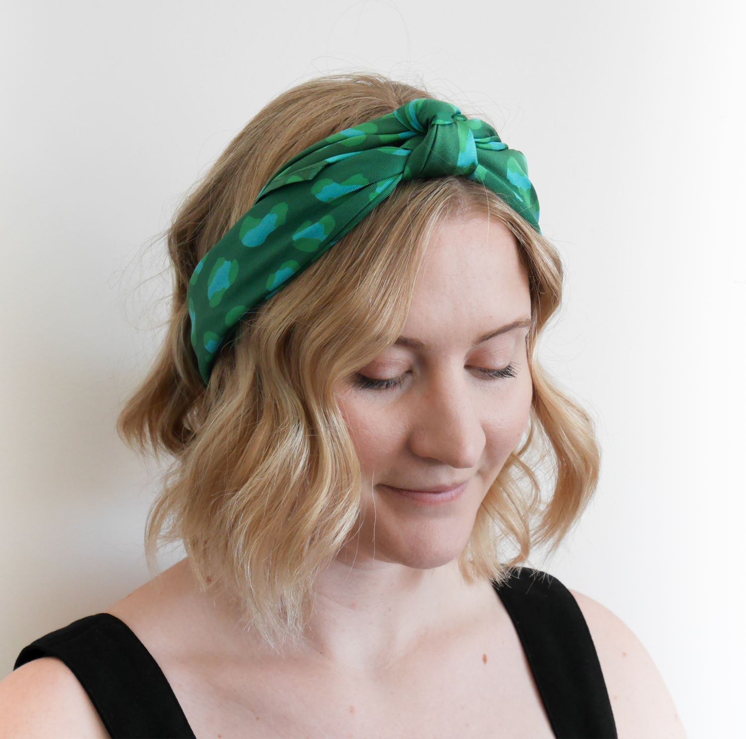 Wild_GreenLeopard_Scarf_4.png