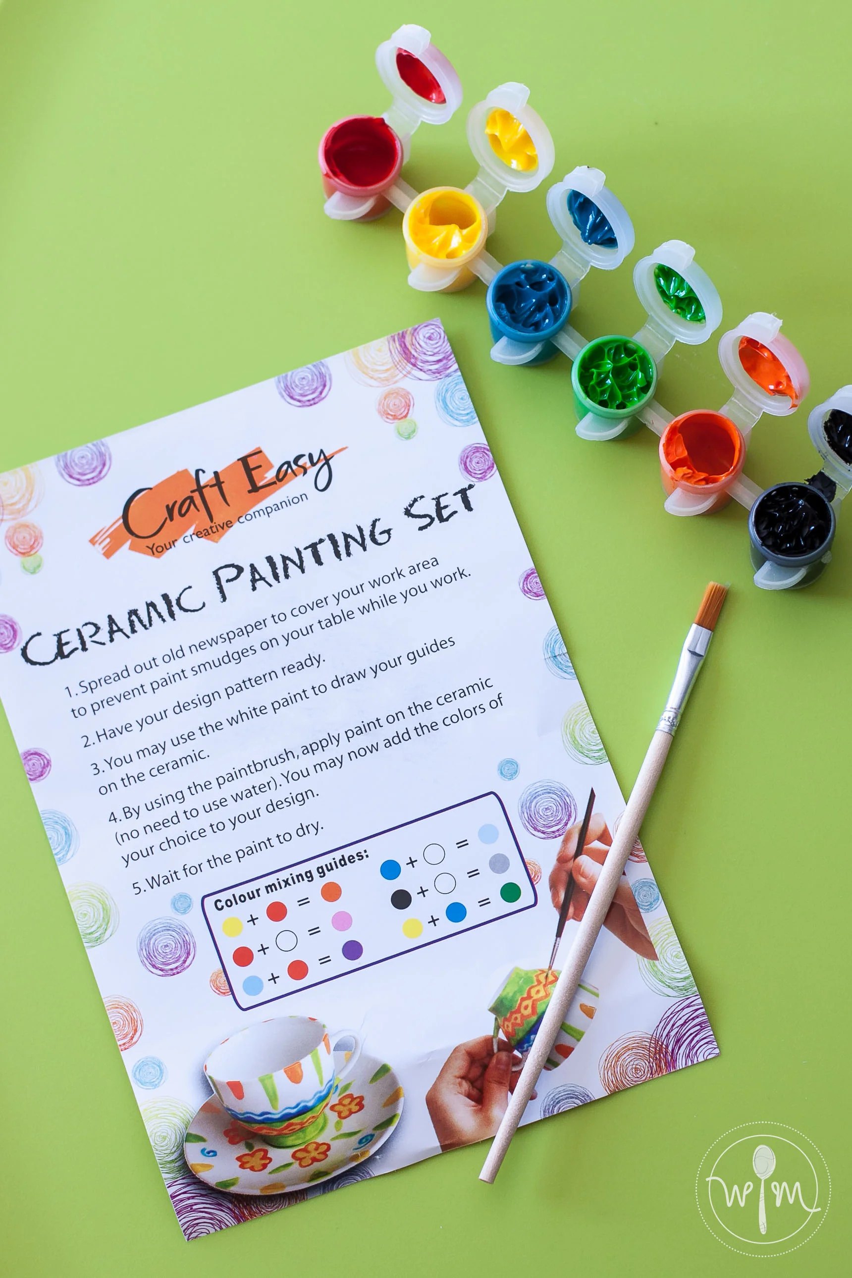 The color mixing guide talks about 'white paint', which we didn't find in the box.