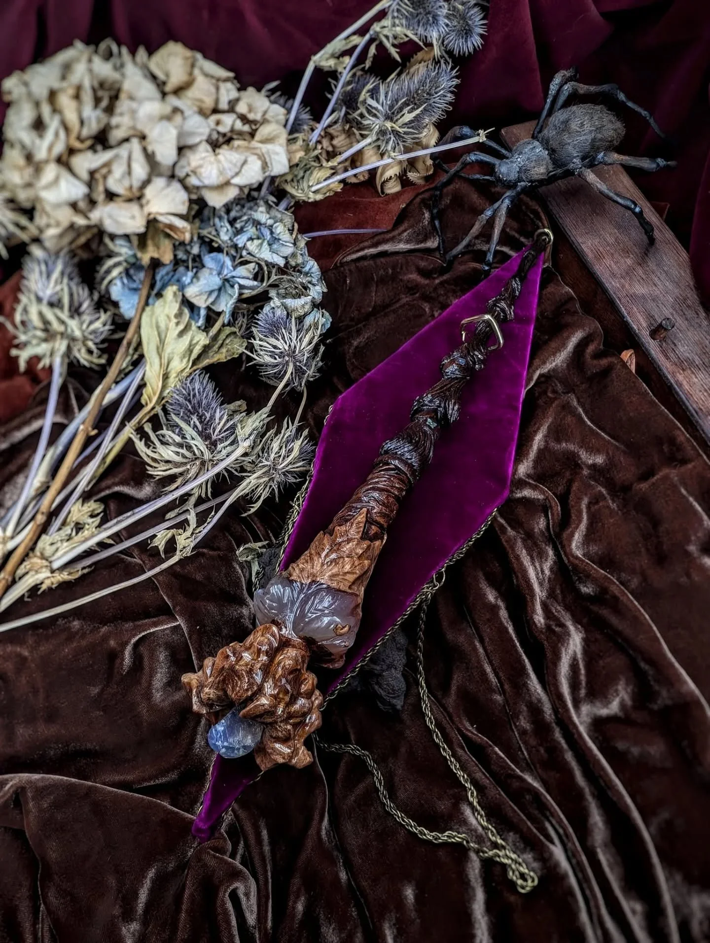 'Deep Dreams in Bluebells Spells' - Ash, Alder, Cloud Blue Resine, Rare Seafoam Blue Andare Crystal certificated 1998, Marquetry Flowers by @alliance_dessences , cm

Exquisite Treasure Wand including a Rare Crystal, stunning Woods and Hours of Carvin