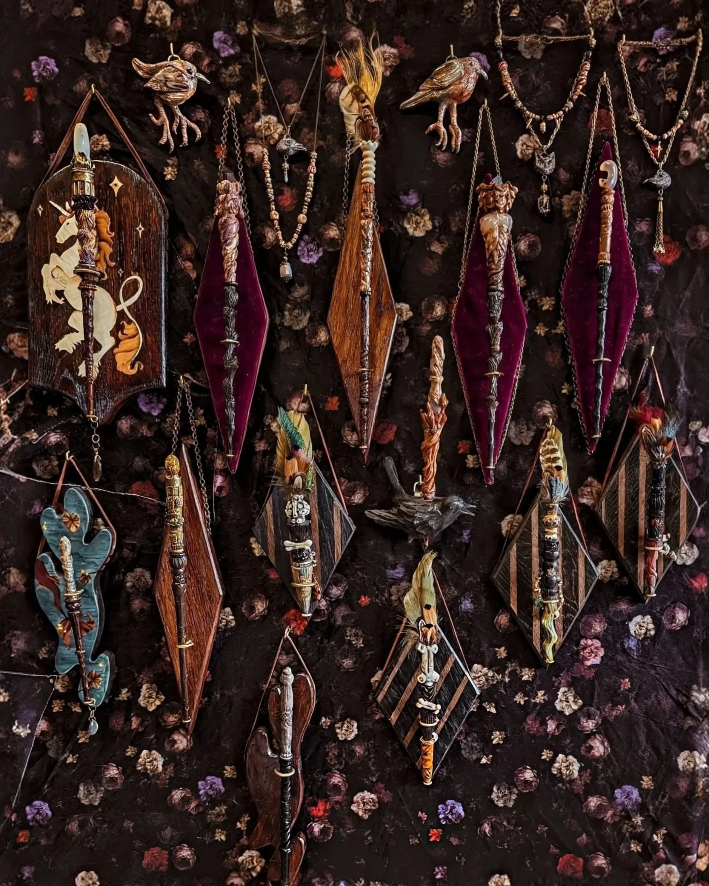 Prepping my Little Travelling Boutique for a full month of May on the road, with stops at @echosetmerveilles and @grand_parc_d_andilly_

Botanical details, with birds, birds, birds everywhere, intertwining all the mediums I love to work with to bring