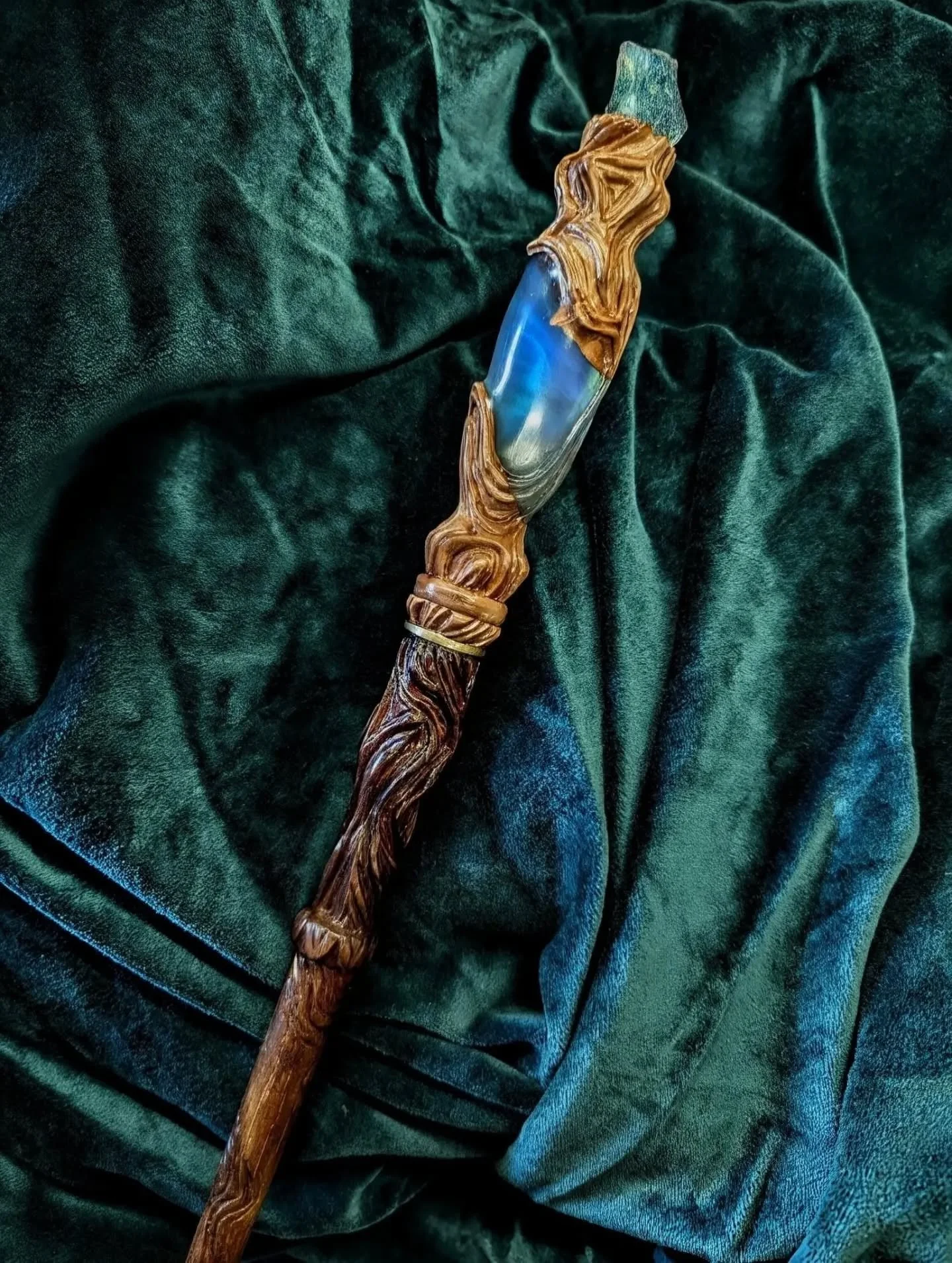 'Light of A Crystallized Tear'- Ash Wood and Alder Burl, Cloudy Sky Resin, Metal Ring, 2001 Eternal Spring Andara Crystal, 42 cm

One of my Favourite Wands I have ever made till that day.

Does this wand make you dream a little?
What does it make you