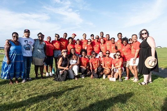 📸 from last week at Dancing In The Streets with Dance Theatre of Harlem, in partnership with The Oak Bkuffs Public Library and sponsored by The Steamship Authority. 

It was incredible to dance right next to the water with our island community! Let 