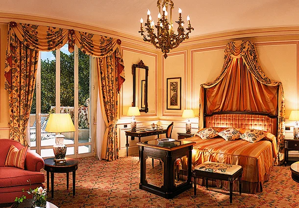 Room at the Olissippo Palace
