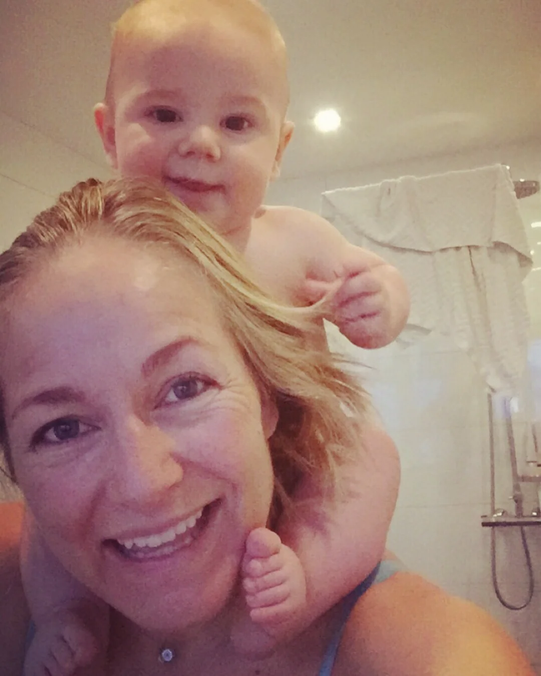 Trøtt men glad mamma