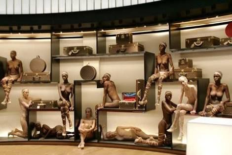 Louis Vuitton Champs-Elysée Exhibit, ©Louis Vuitton, ©Vanessa Beecroft
