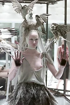 ALEXANDER MCQUEEN, SPRING 2001 Ready-to-Wear with JADE PARFITT