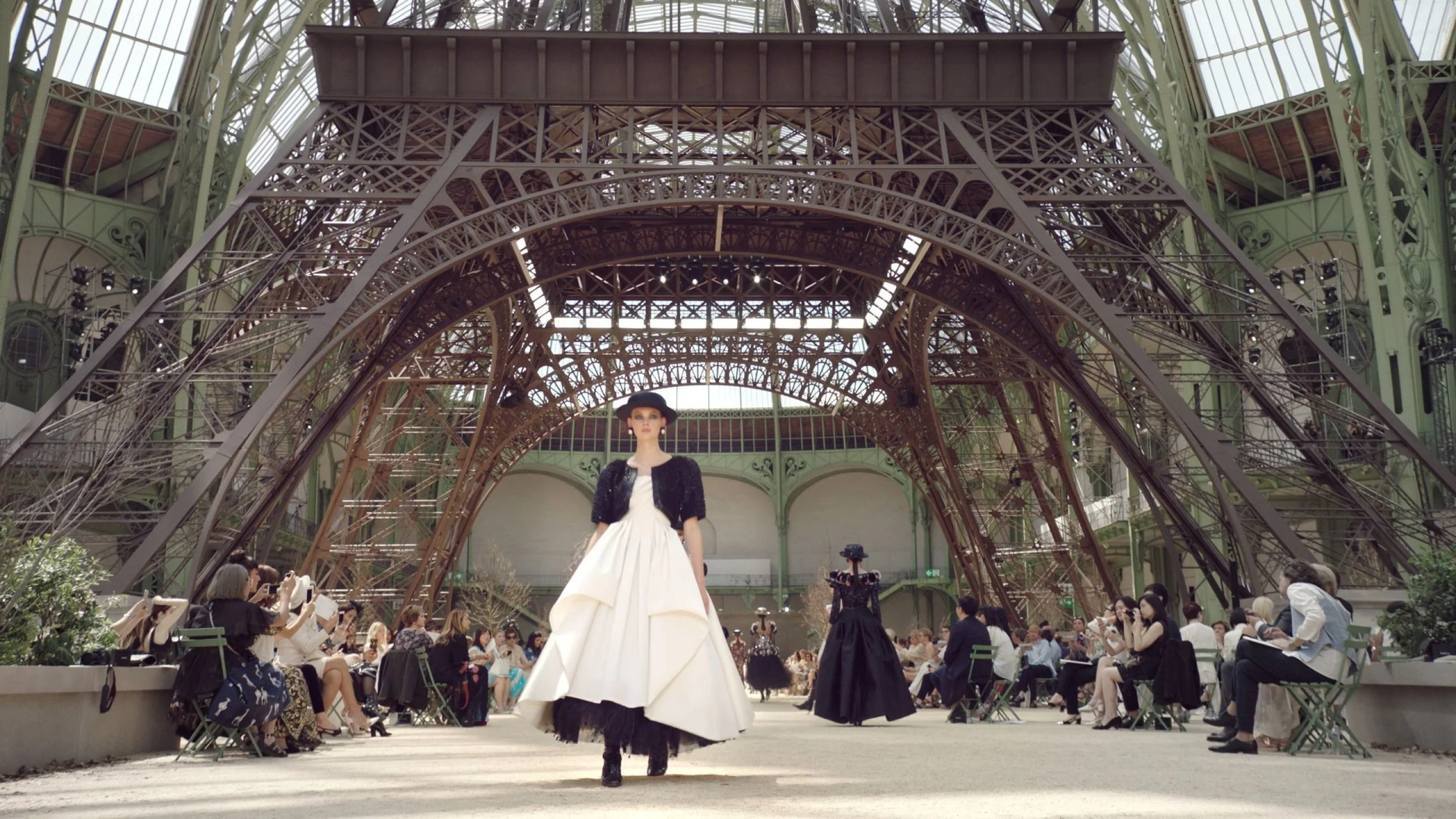 CHANEL COUTURE FALL/WINTER 2017 © CHANEL
