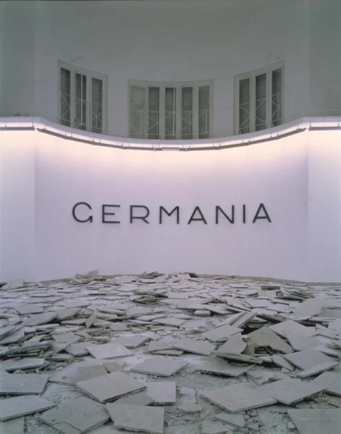 Hans Haacke, Germania , German Pavilion, Venice Biennale, 1993, © Hans Haacke/Artists Rights Society