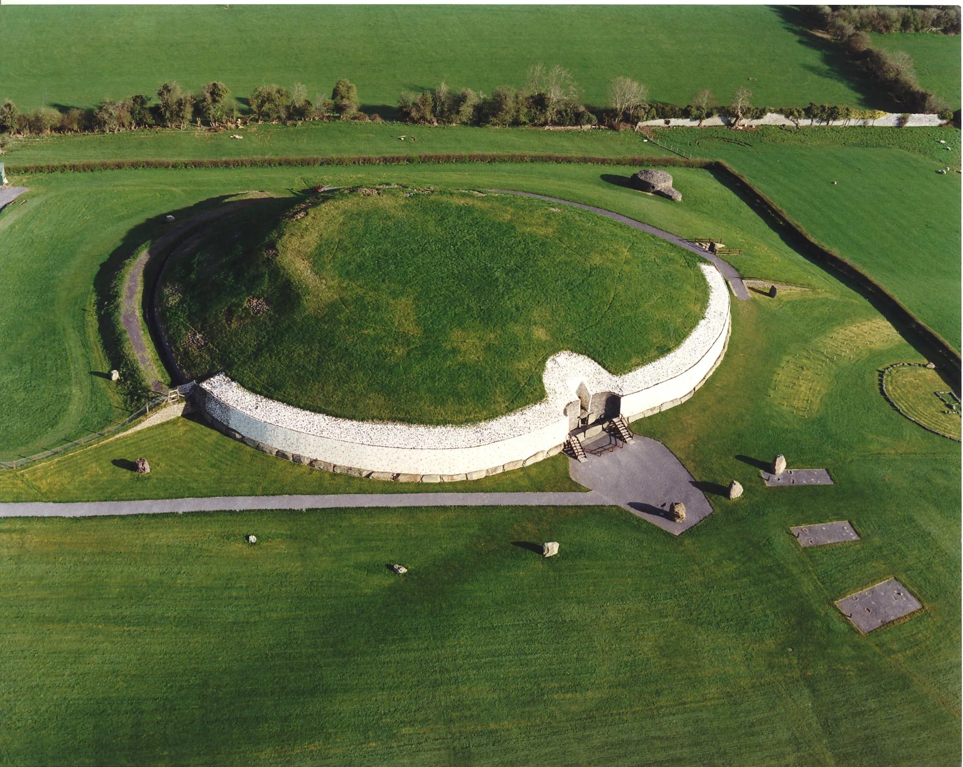 Newgrange.jpg
