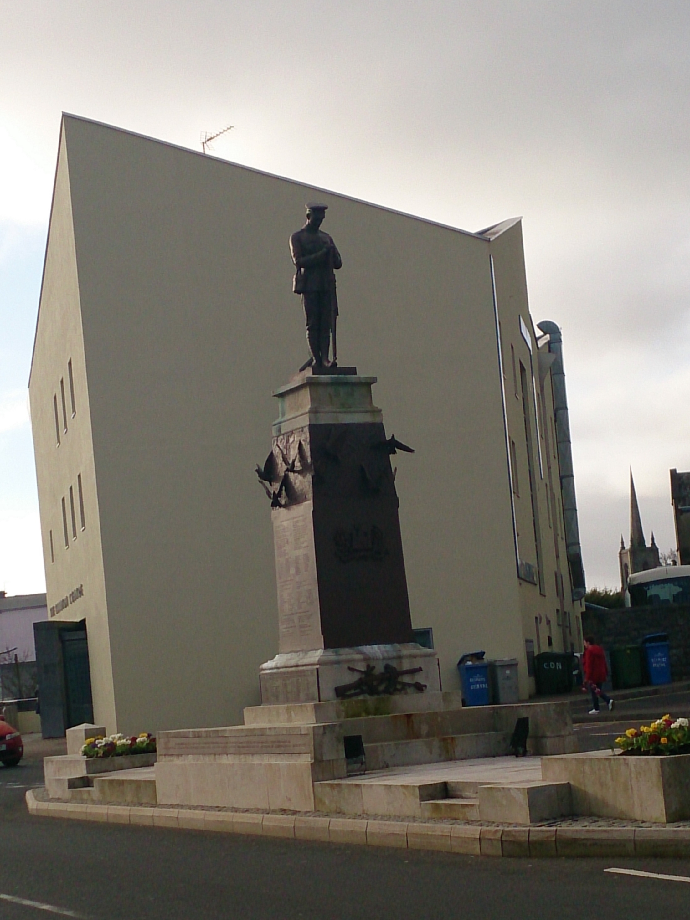 Cenitaph & Clinton Centre