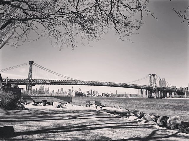 Feels good to be back :) lets work ! :) Williamsburg bridge
.
.
.
.
#williansburg #williamsburgbridge #brooklyn #nyc #nycphotography #spring #newyork #blackandwhitephoto #instagood