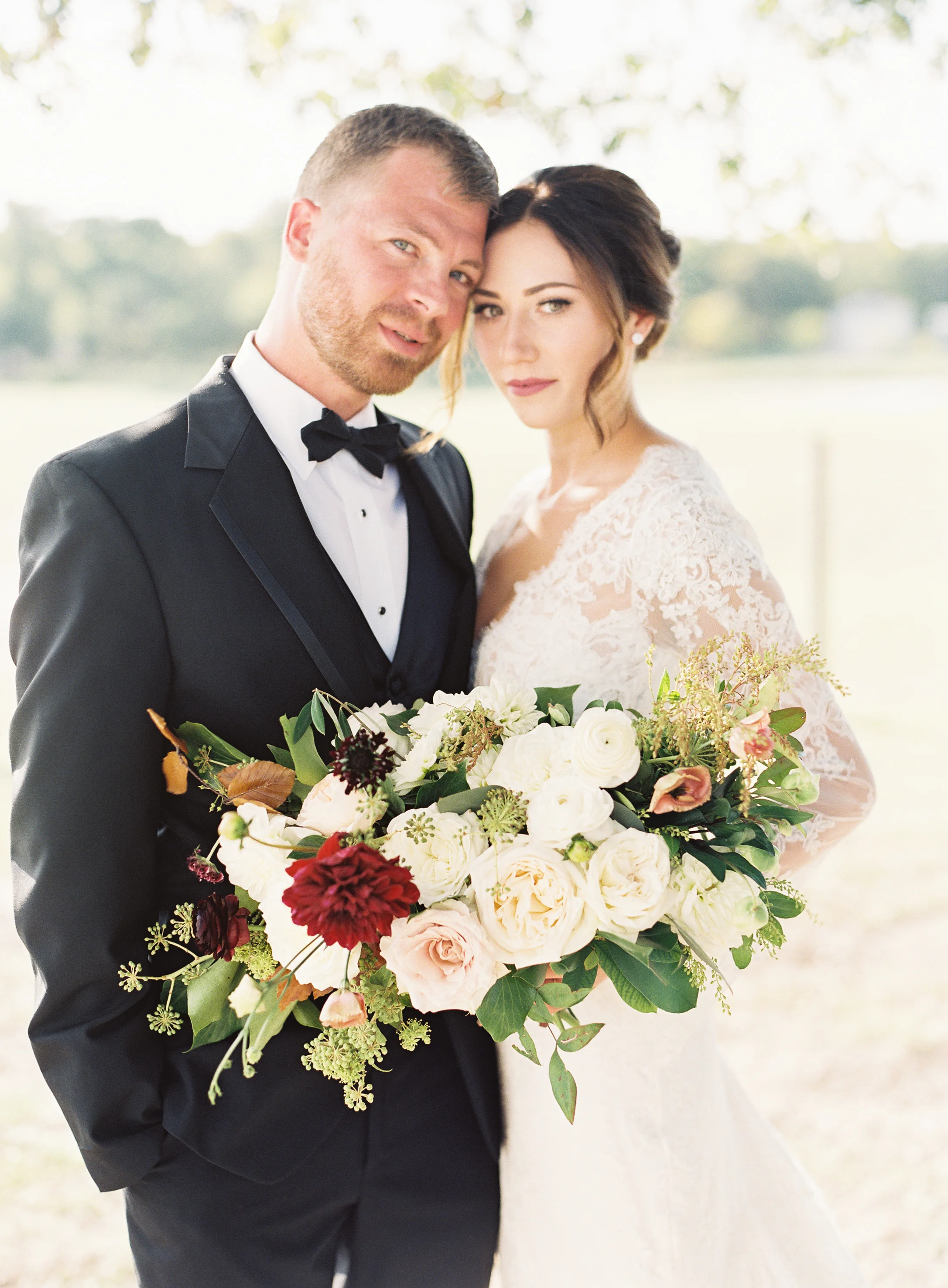 Stunning backyard wedding at a horse ranch, by Dallas destination wedding photographer Tracy Enoch