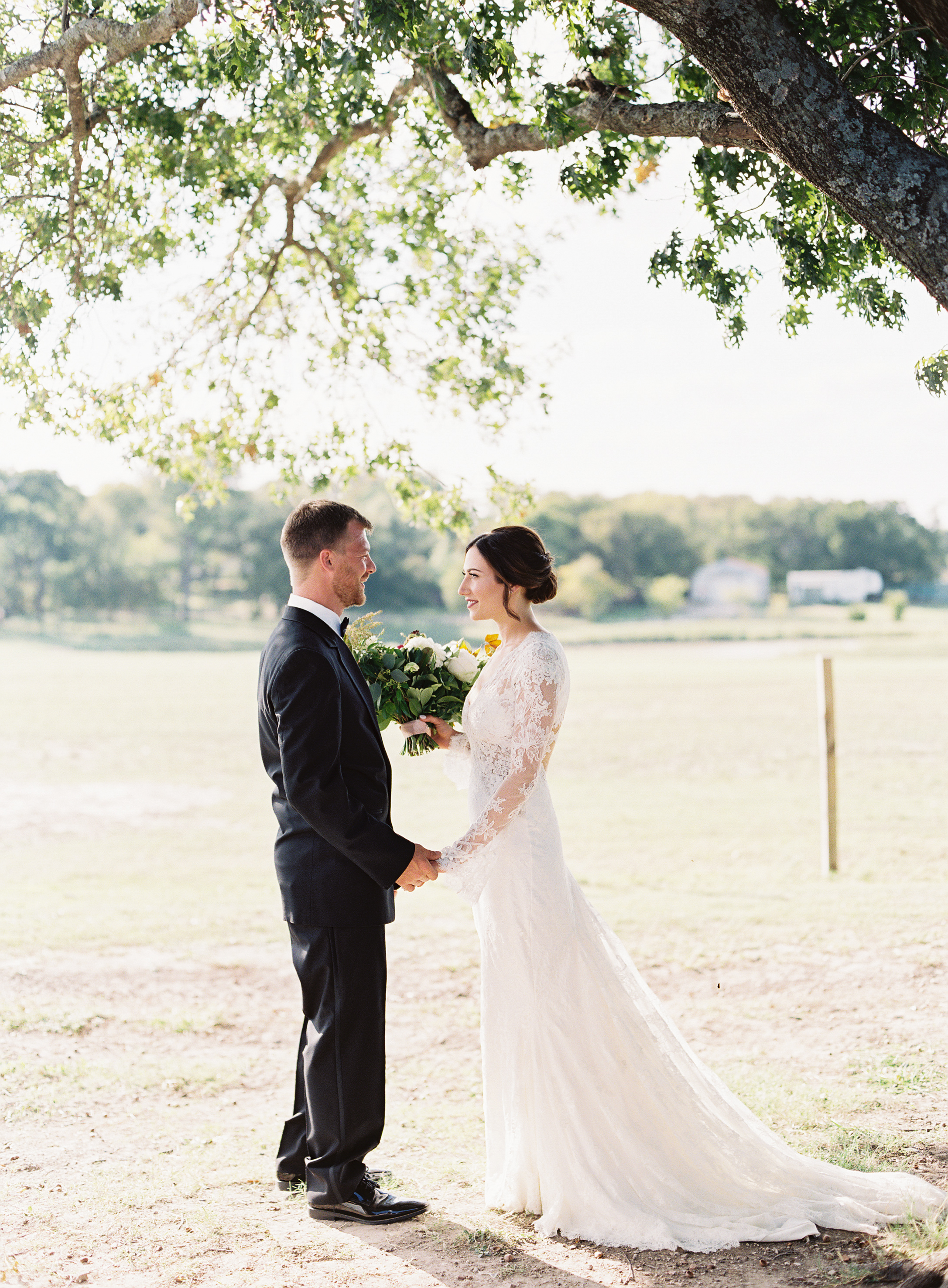 Stunning backyard wedding at a horse ranch, by Dallas destination wedding photographer Tracy Enoch