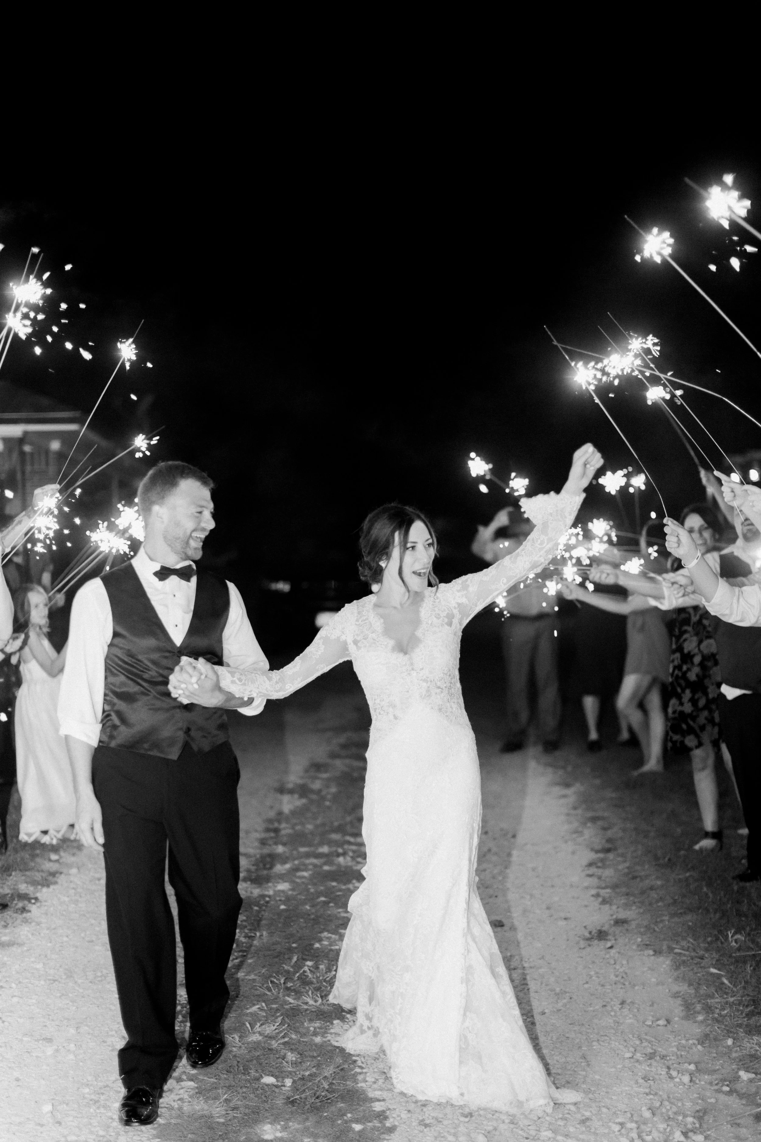 Stunning backyard wedding at a horse ranch, by Dallas destination wedding photographer Tracy Enoch