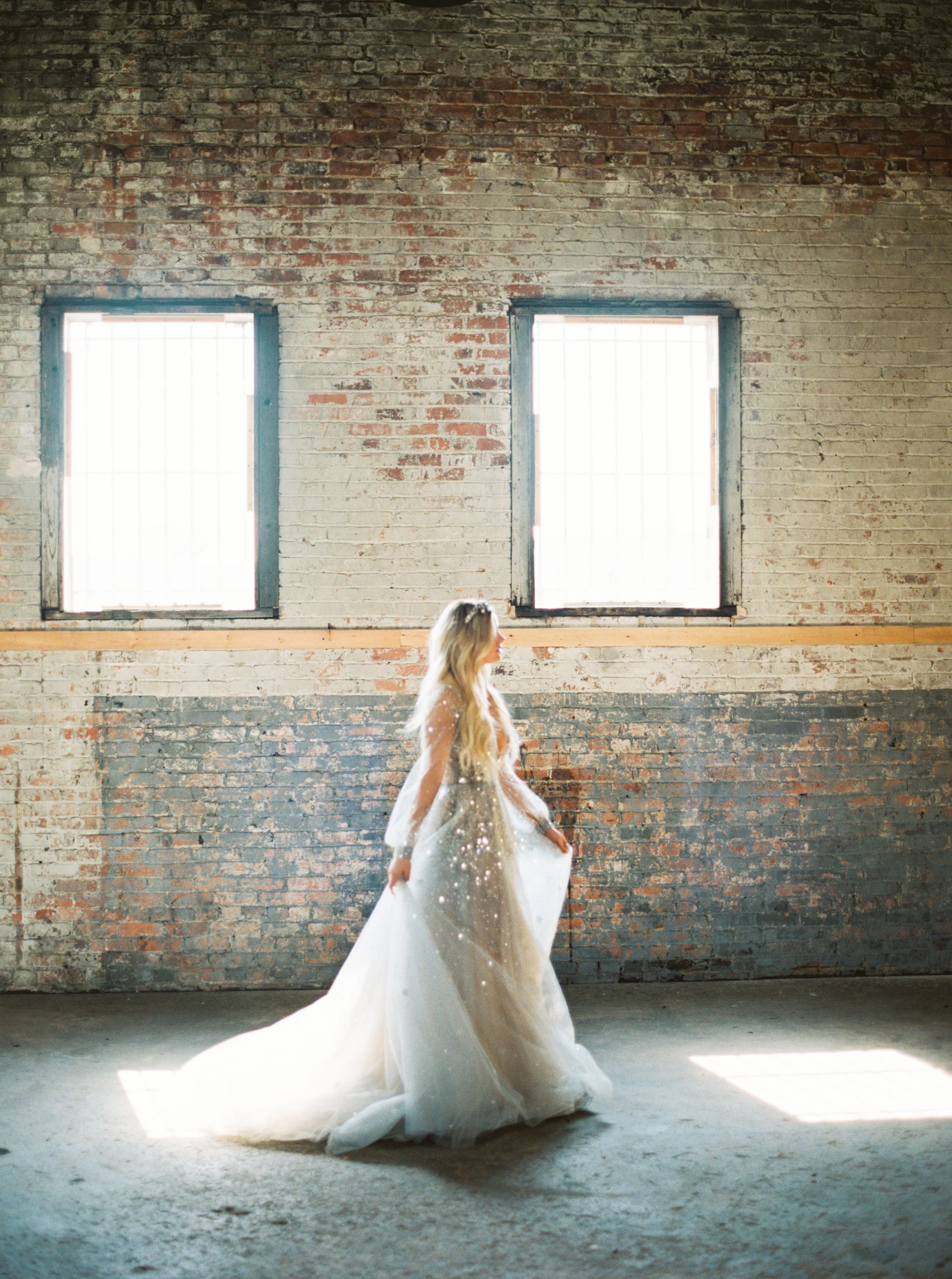 Brides of North Texas Stargazer Fall/Winter wedding editorial, by Dallas destination wedding photographer Tracy Enoch