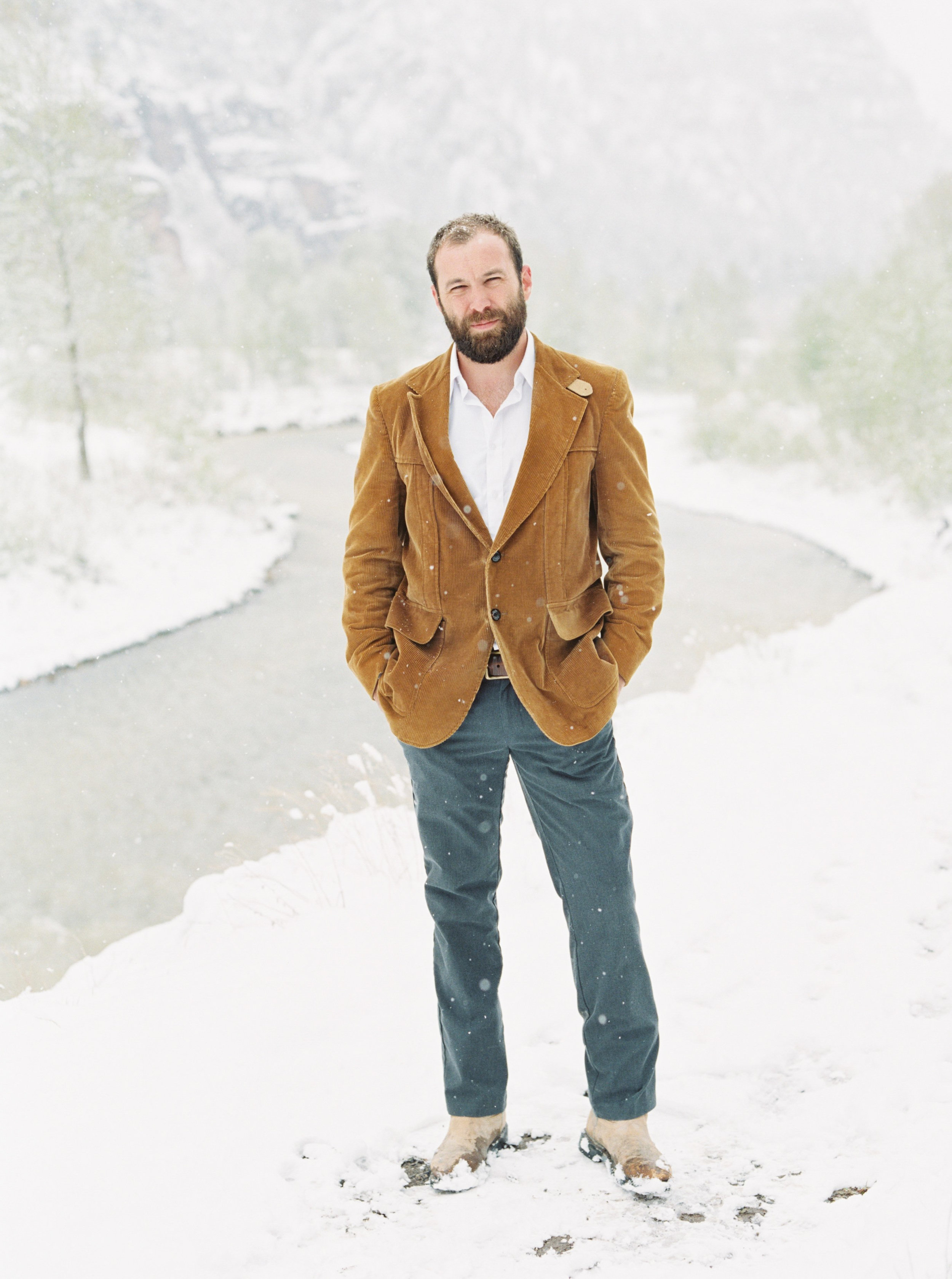 Snowy engagement photos in Colorado, by Dallas destination wedding photographer Tracy Enoch
