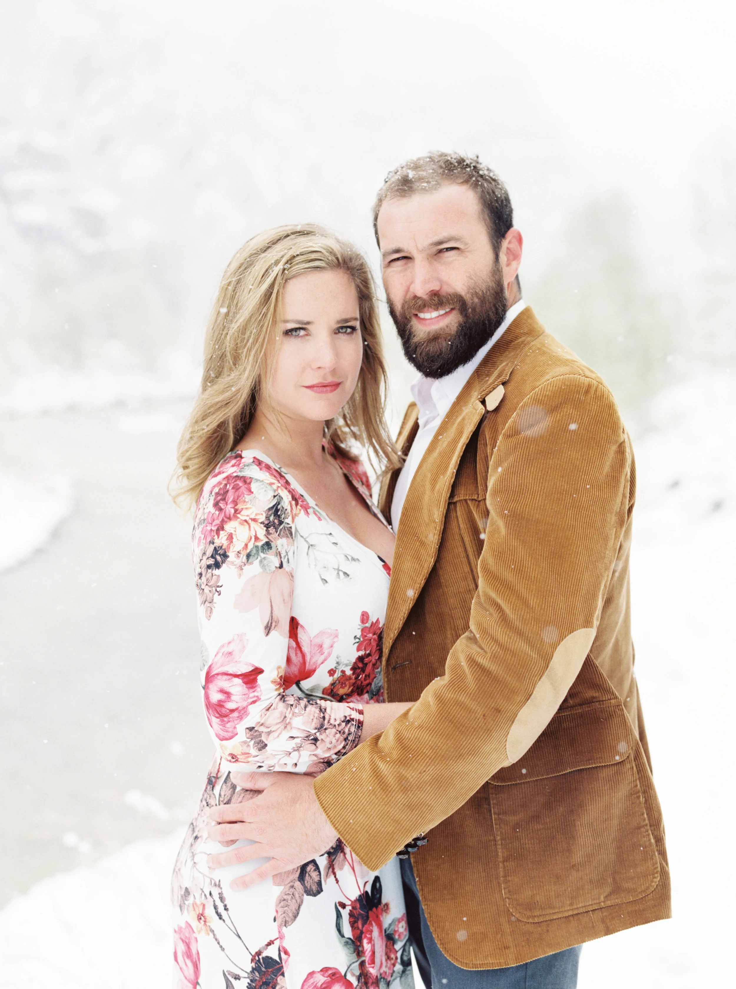 Snowy engagement photos in Colorado, by Dallas destination wedding photographer Tracy Enoch