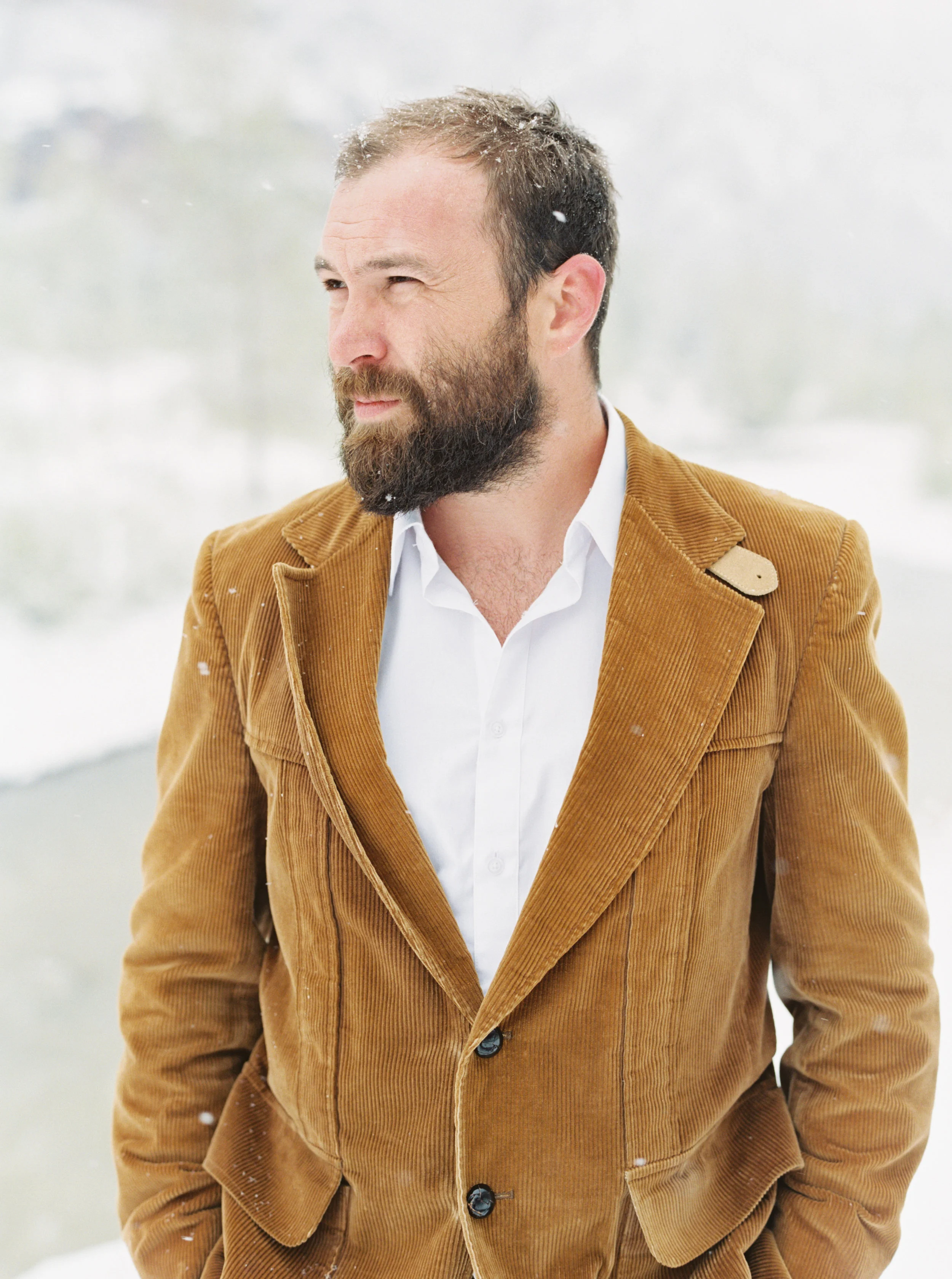 Snowy engagement photos in Colorado, by Dallas destination wedding photographer Tracy Enoch