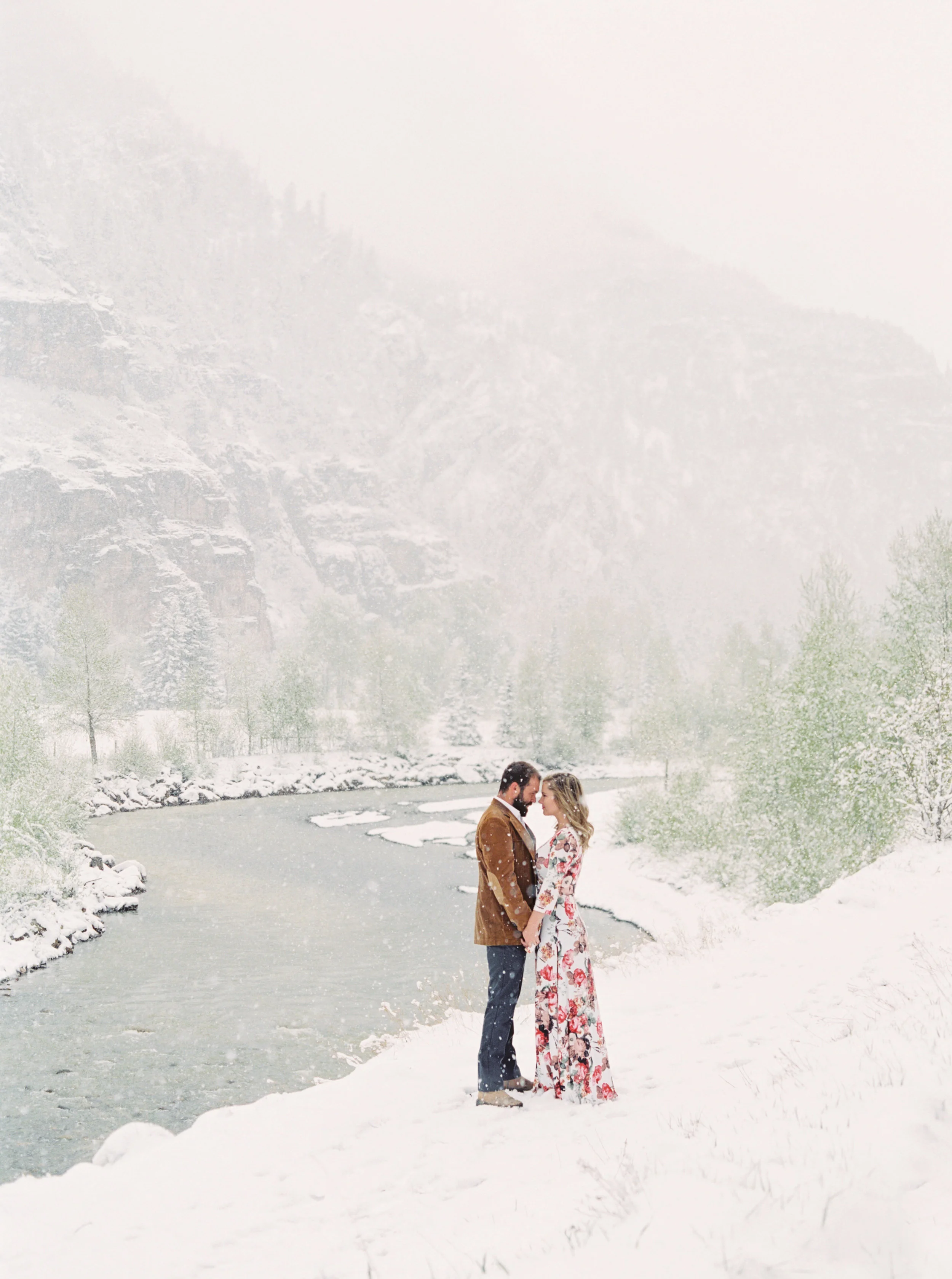 Snowy engagement photos in Colorado, by Dallas destination wedding photographer Tracy Enoch