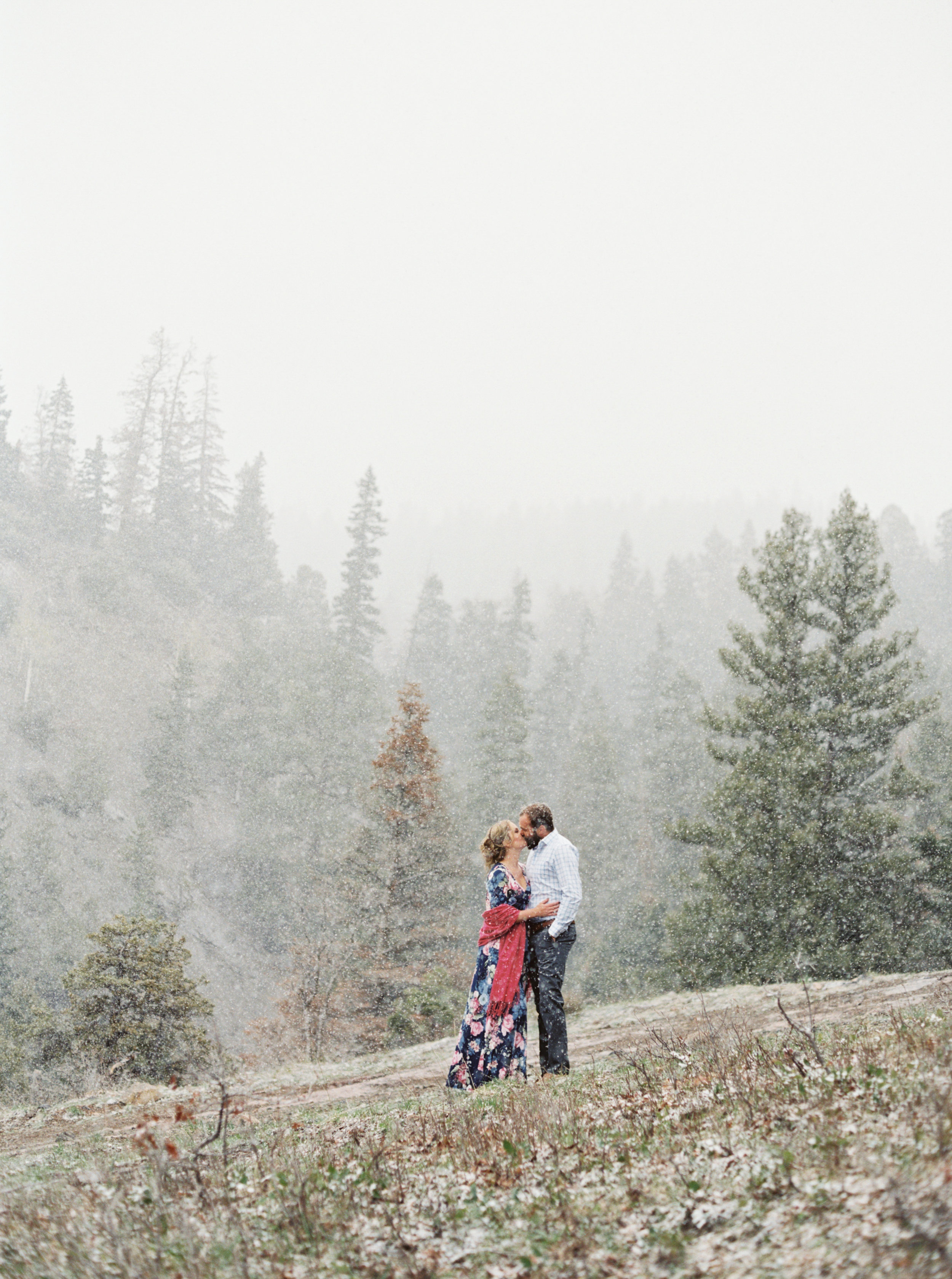 Snowy engagement photos in Colorado, by Dallas destination wedding photographer Tracy Enoch