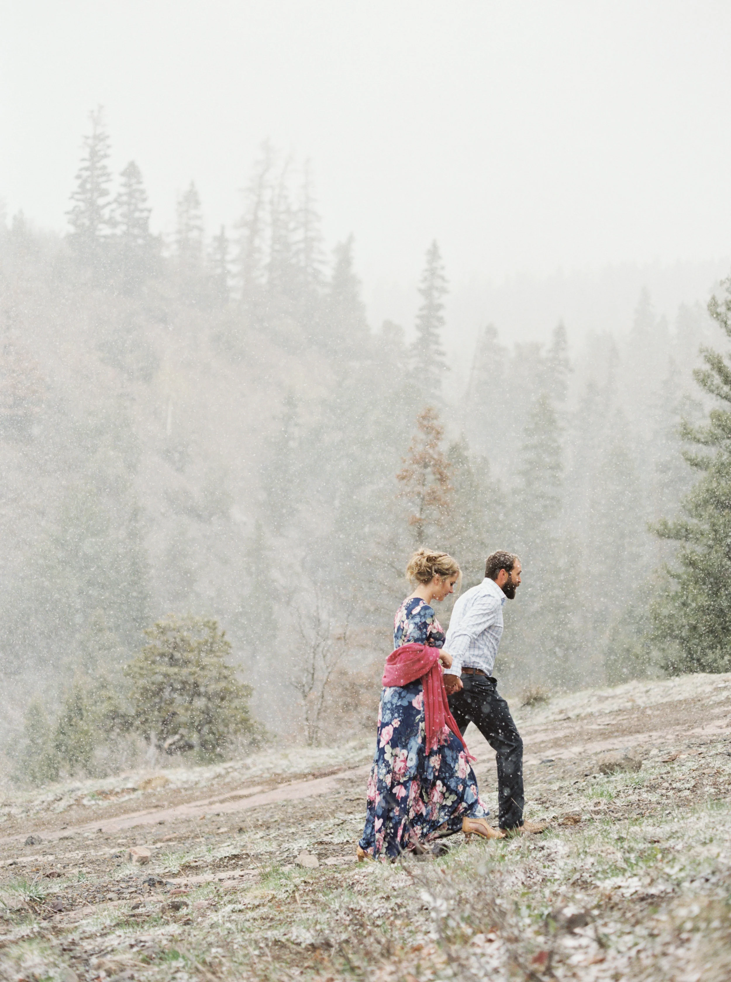 Snowy engagement photos in Colorado, by Dallas destination wedding photographer Tracy Enoch