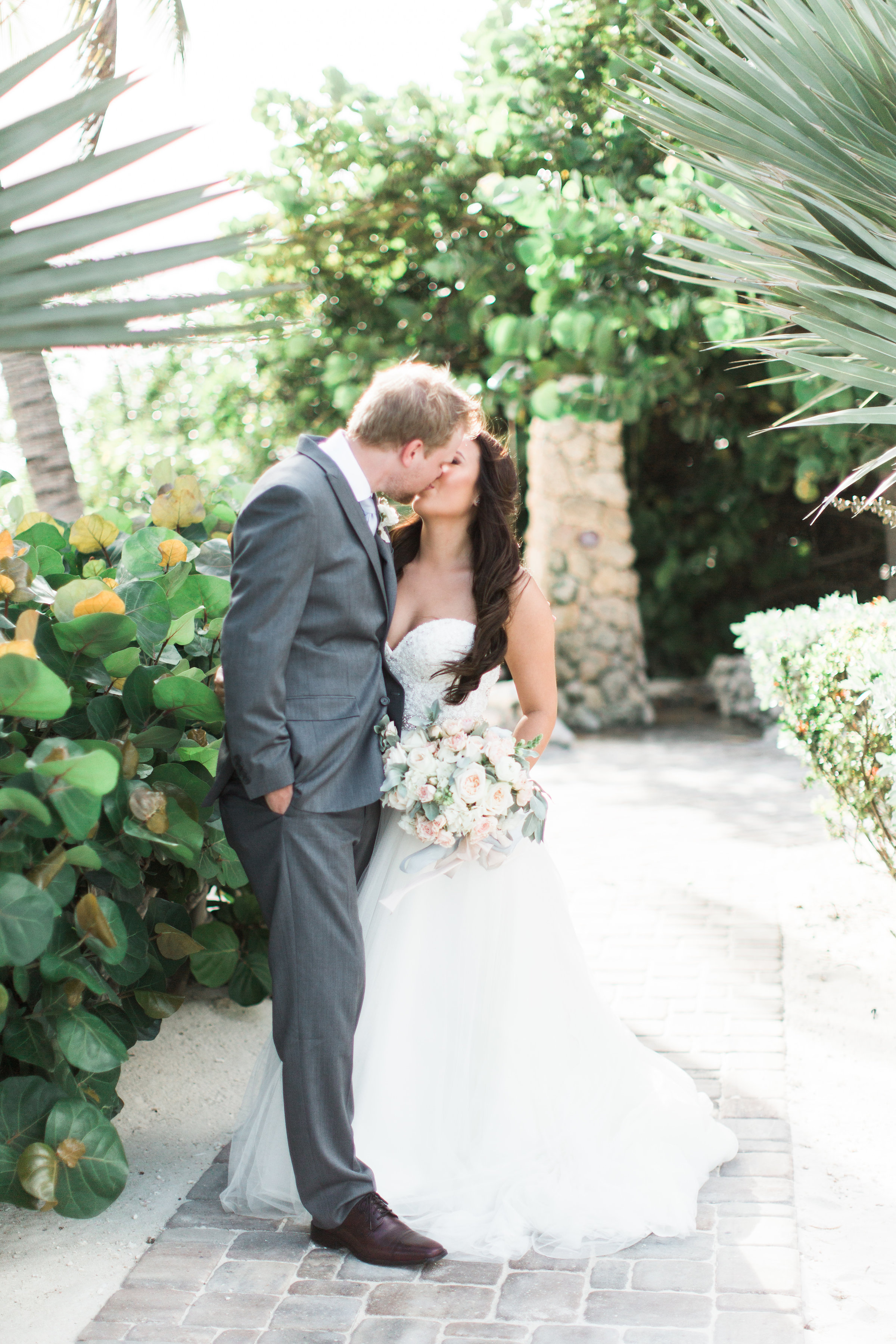 Caribbean destination wedding in Aruba, by Dallas destination wedding photographer Tracy Enoch