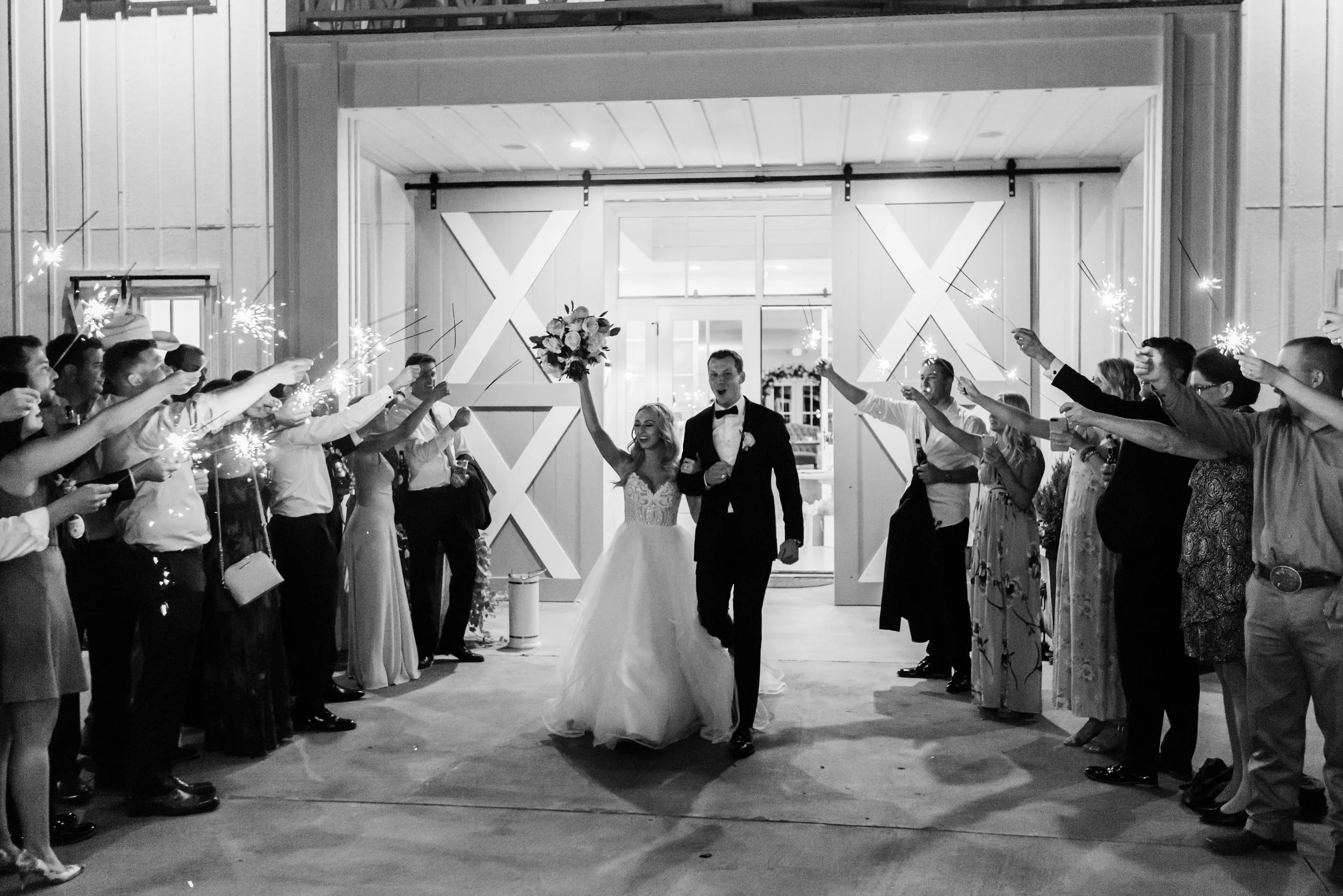 Romantic barn wedding at the Nest at Ruth Farms by Dallas destination wedding photographer Tracy Enoch