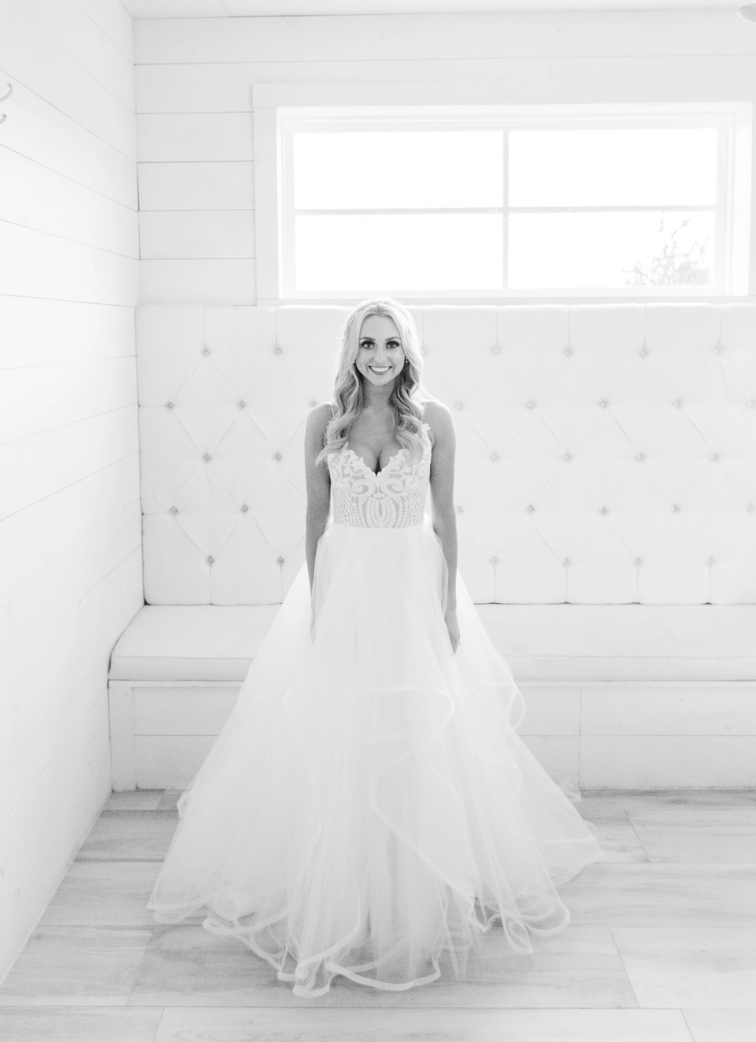 Romantic barn wedding at the Nest at Ruth Farms by Dallas destination wedding photographer Tracy Enoch