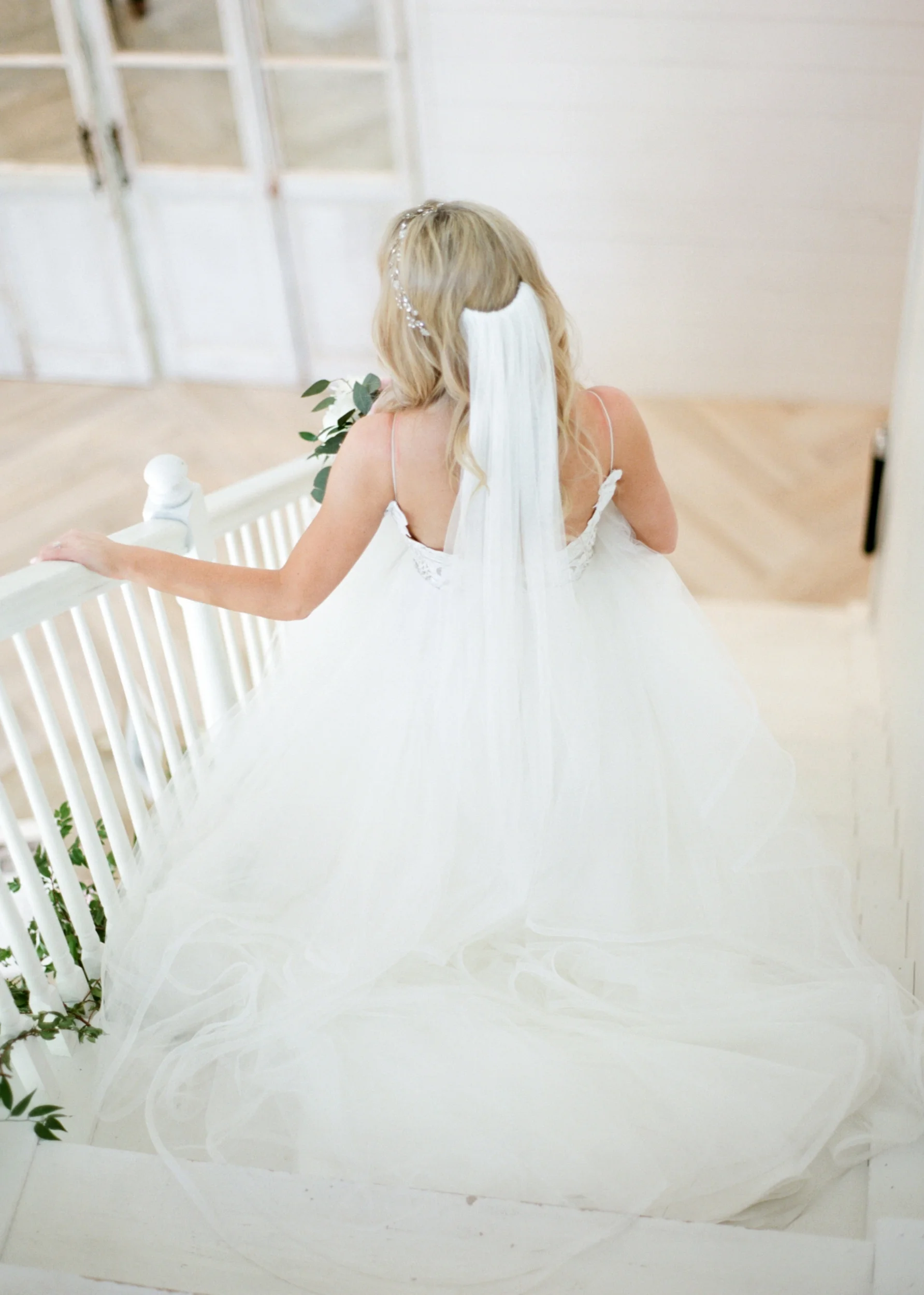 Romantic barn wedding at the Nest at Ruth Farms by Dallas destination wedding photographer Tracy Enoch