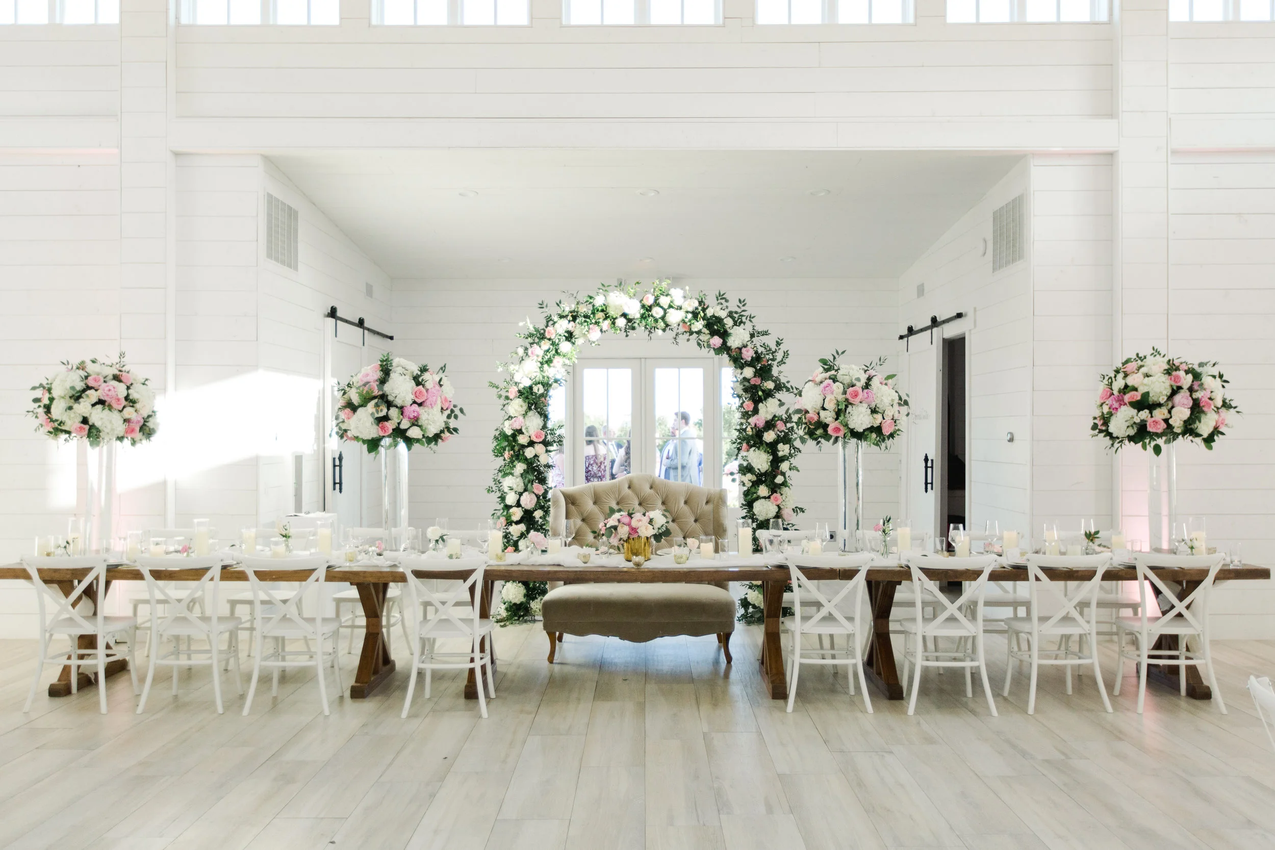 Idyllic Texas white farm wedding, by Dallas destination wedding photographer Tracy Enoch