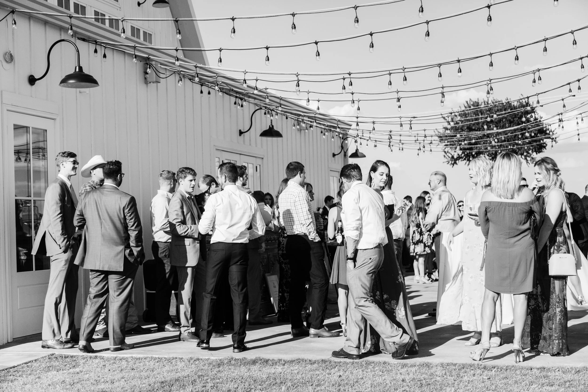 Idyllic Texas white farm wedding, by Dallas destination wedding photographer Tracy Enoch