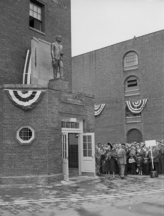 Irving T. Bush statue dedication, June 20, 1950. NYC Municipal Archives.