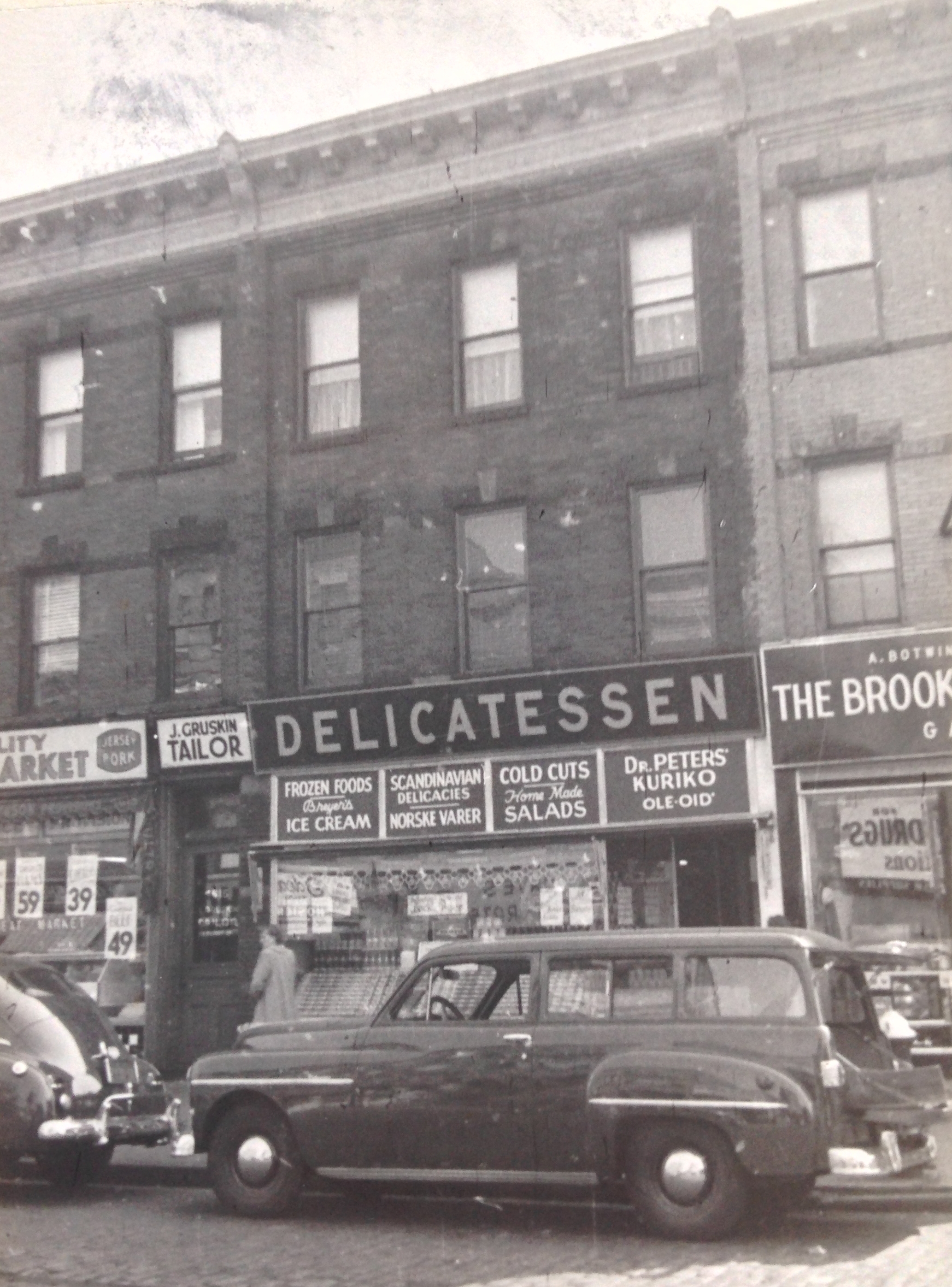 5th Ave between 46th-47th Streets. 1939-1941. NYC Municipal Archives. 