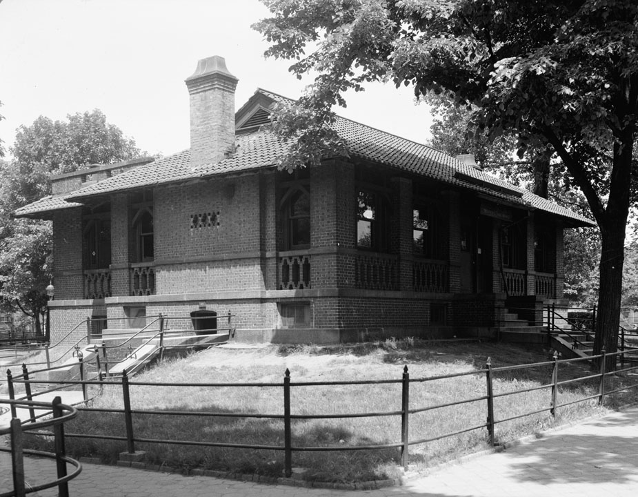 Former public library in Herbert Von King Park, Brooklyn, 1944. Department of Parks & Recreation collection, NYC Municipal Archives.