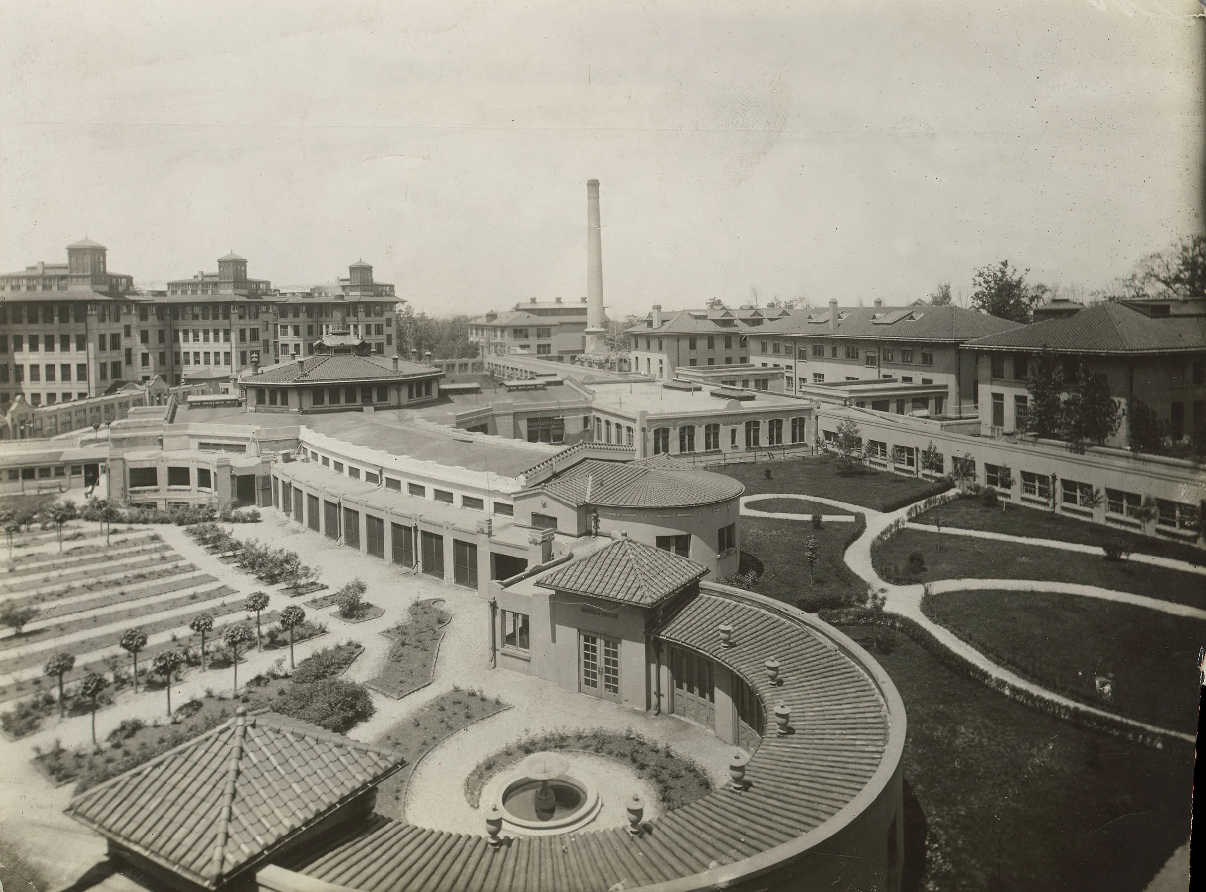 Sea View Hospital, West New Brighton, Staten Island, 1920. Department of Public Charities Collection, NYC Municipal Archives.