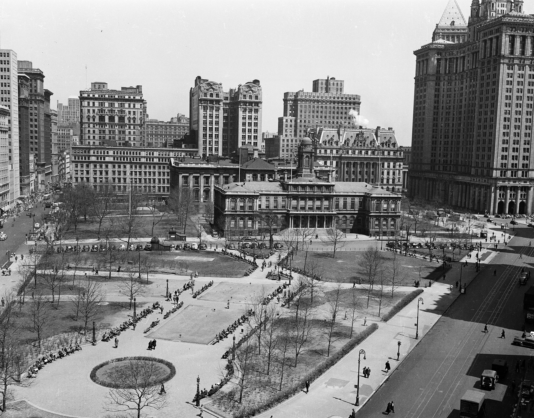 City Hall Park, City Hall, Municipal Building, Surrogate’s Courthouse, high view from Park Row, 1950. Department of Public Works Collection, NYC Municipal Archives.