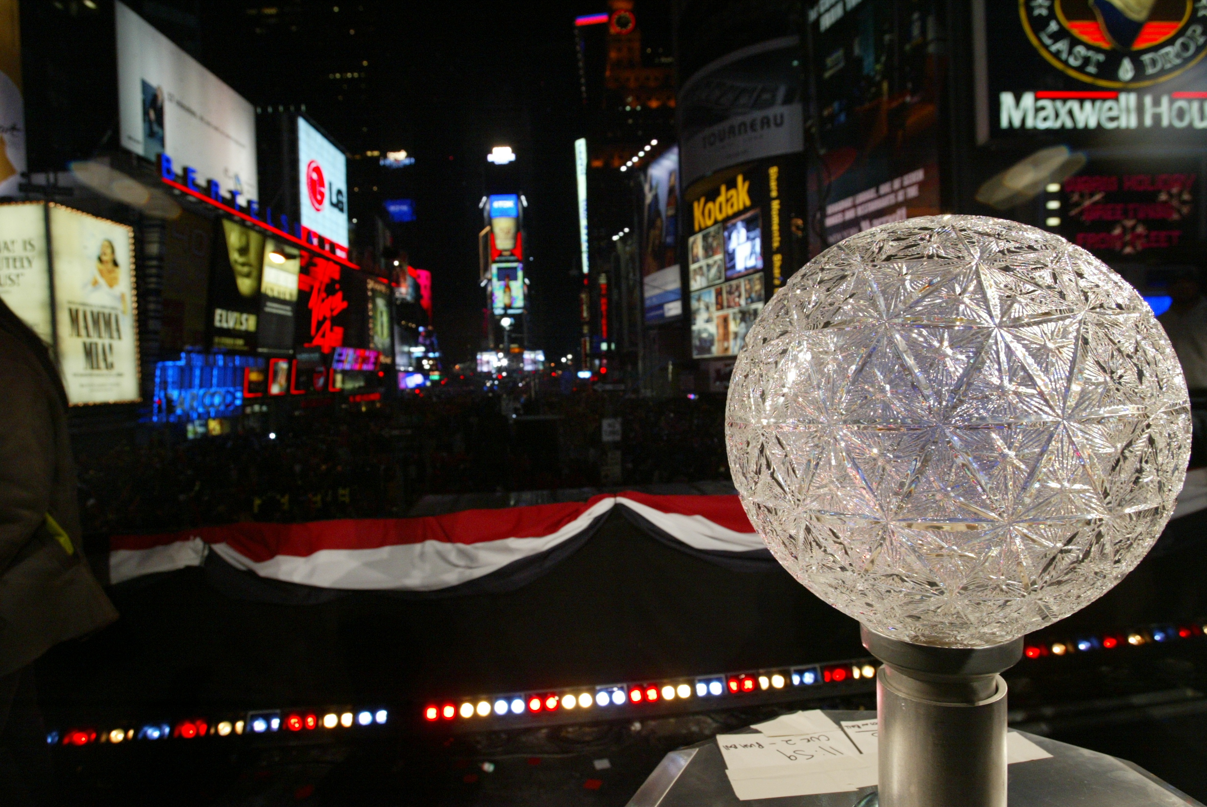 The Crystal Ball Controller, Times Square