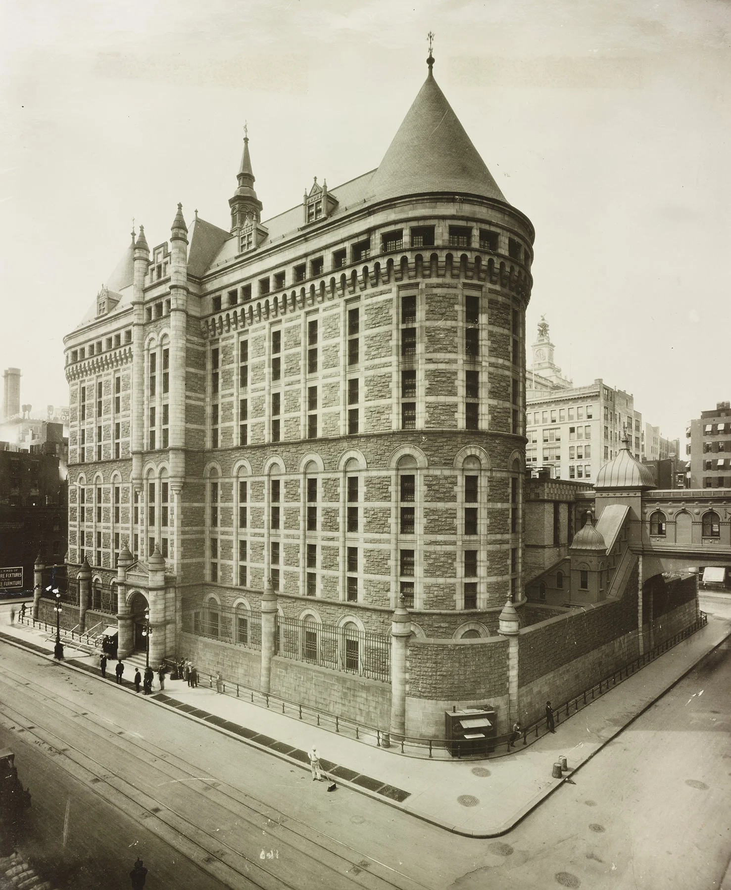 MAC_1926: “The Tombs” (Men’s House of Detention): Centre to Lafayette Street, Leonard to Franklin Street, ca. 1941. Courtesy of Jail Association Journal, NYC Municipal Archives Collection.