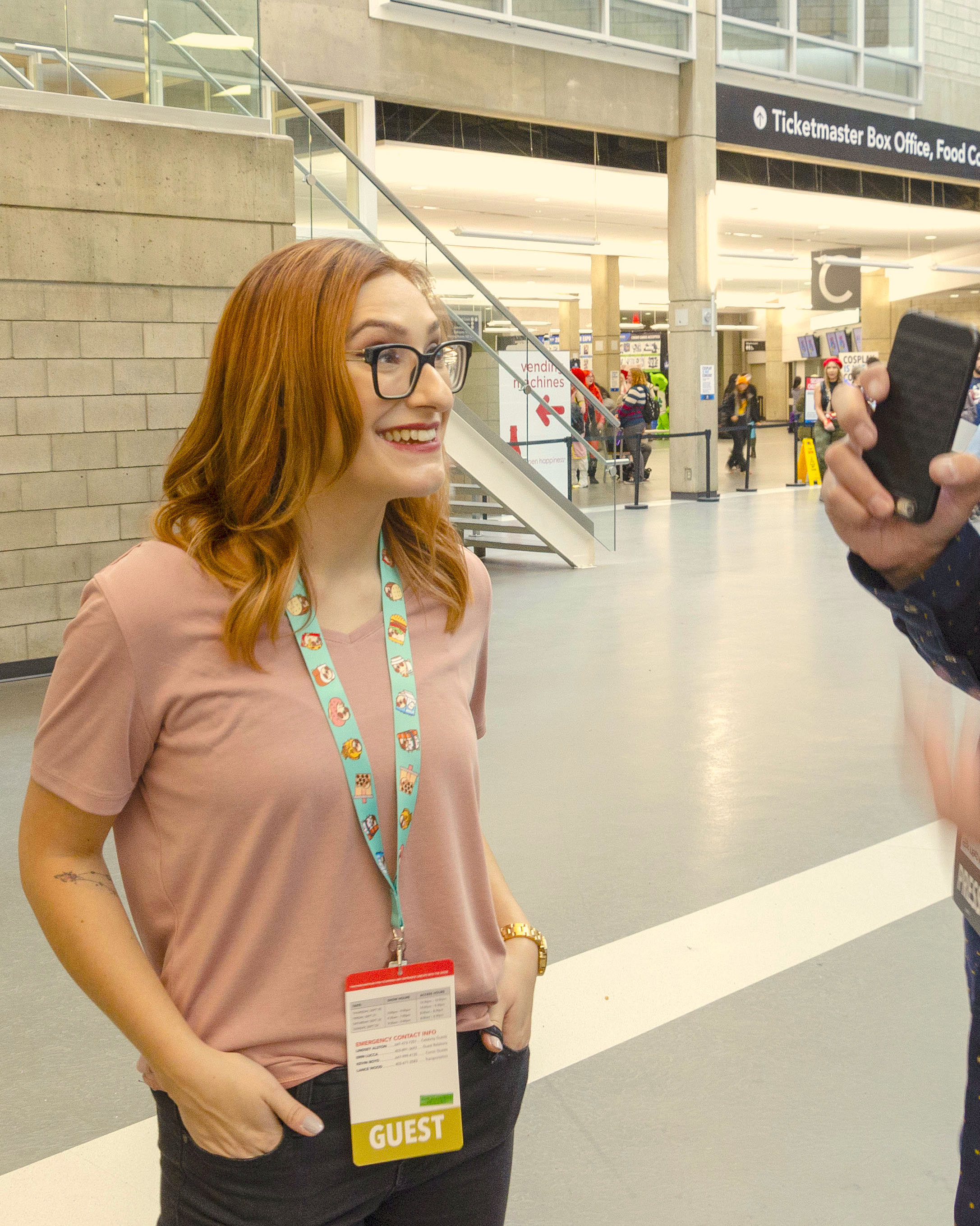 Sam Maggs at Edmonton Expo 2018, talking about her new book, Girl Squads. (Photo credit: Charles Cousins for GeekNerdNet)