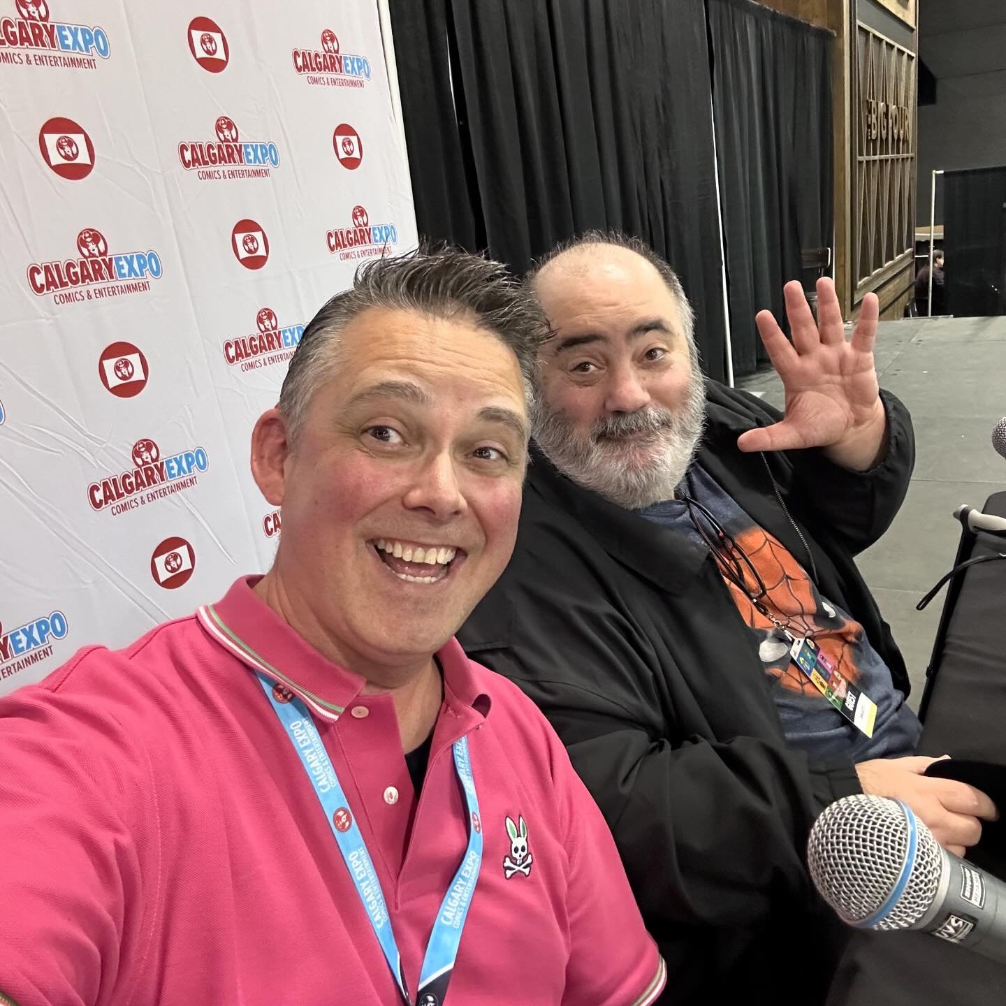 Just when I thought day 3 of @calgaryexpo couldn&rsquo;t get any better, and completely unexpectedI, I was asked to moderate the creator spotlight on one of my favourite writers, Dan Slott!!Thank you, @kevthemev77. 
#ComicsChat #ConventionLife