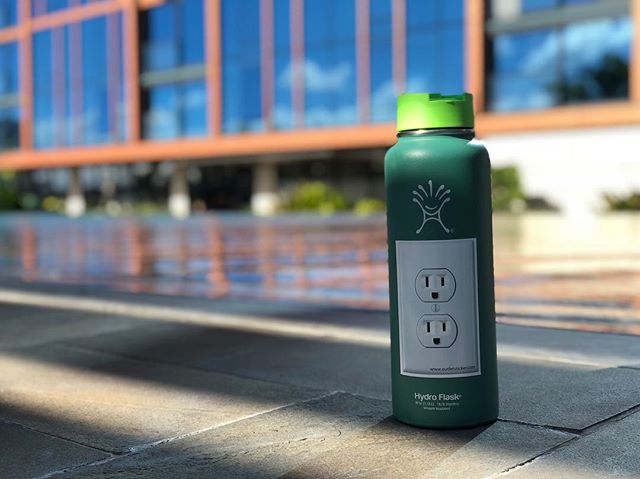 H2O for the soul! 
#whatsyouroutlet #swimming #outdoors #pool #hydroflask