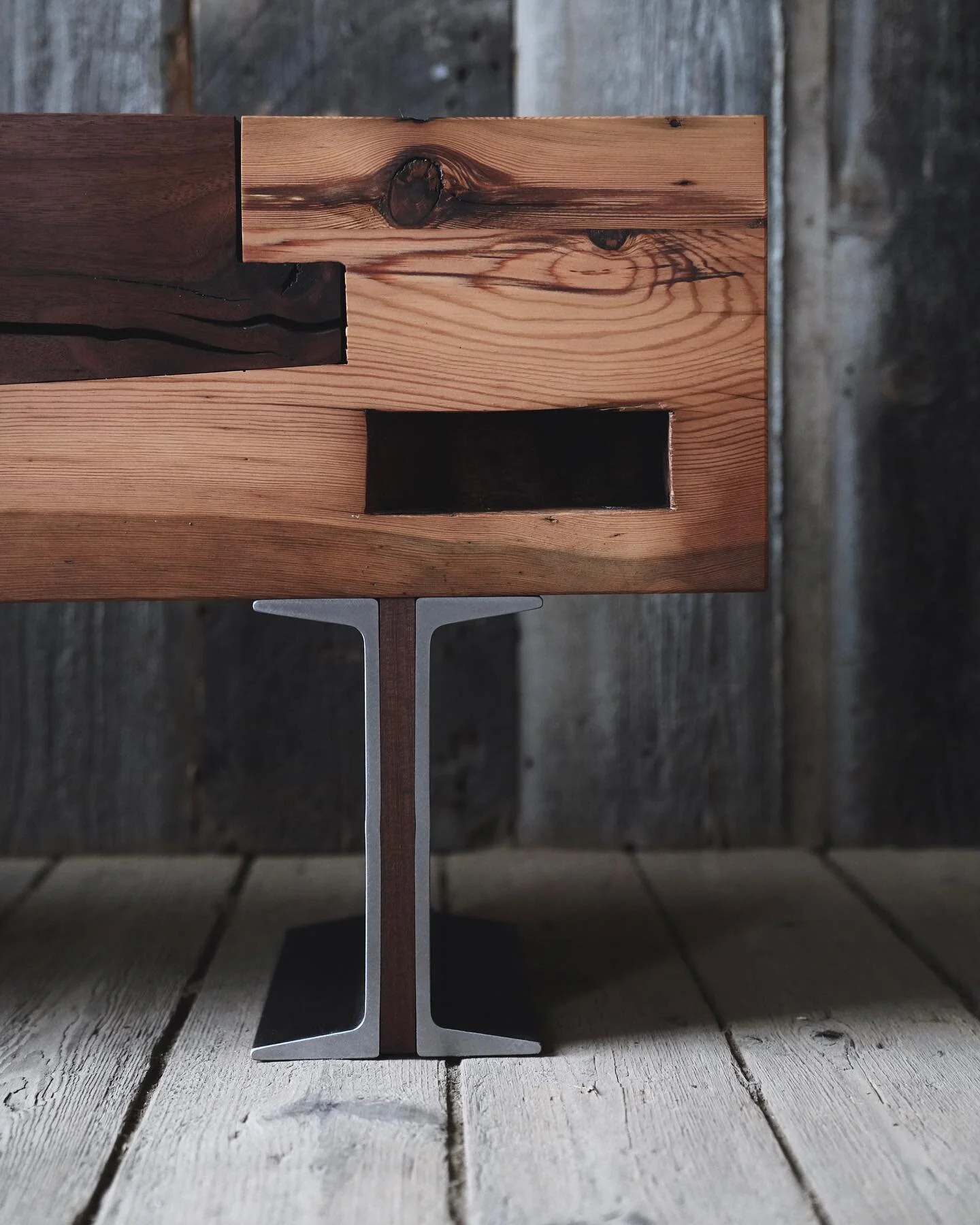 🤘🏼😎👍🏼
Lake Emily Bench 
Black Walnut &bull; Barn Beam &bull; Steel 
.
.
.
#fiddlehammer #walnut #oldgrowthpine #barnbeam  #handhewn #woodworking #benchdesign #furnituredesign #lakeemily #lakeemilybench #japanesejoinery #woodjoinery #timberframe 