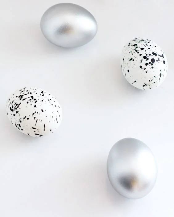 Minimalistic Easter Eggs
