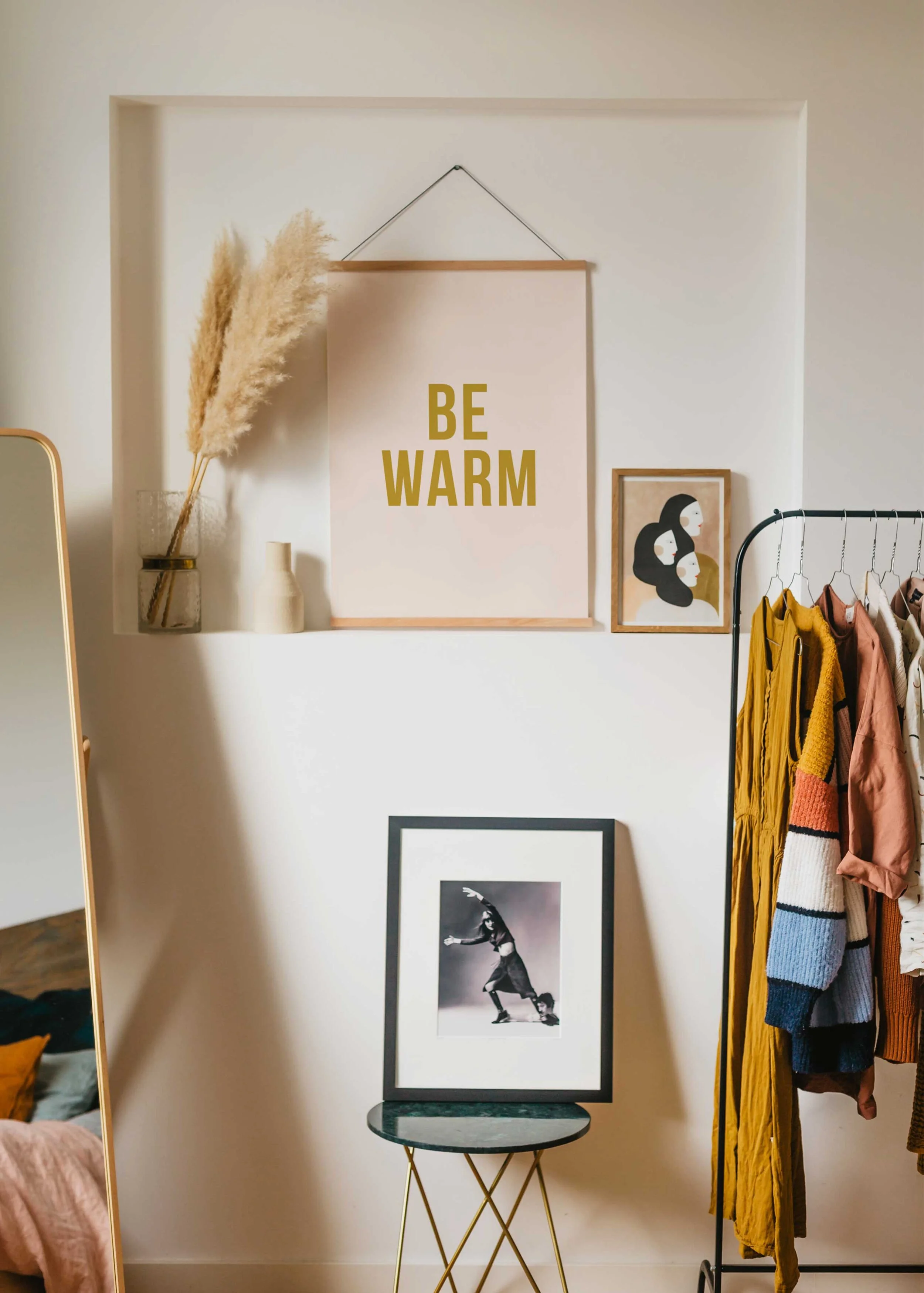 BE WARM. A free holiday printable from Swell Made Co. Photo by Yasmine Boheas.