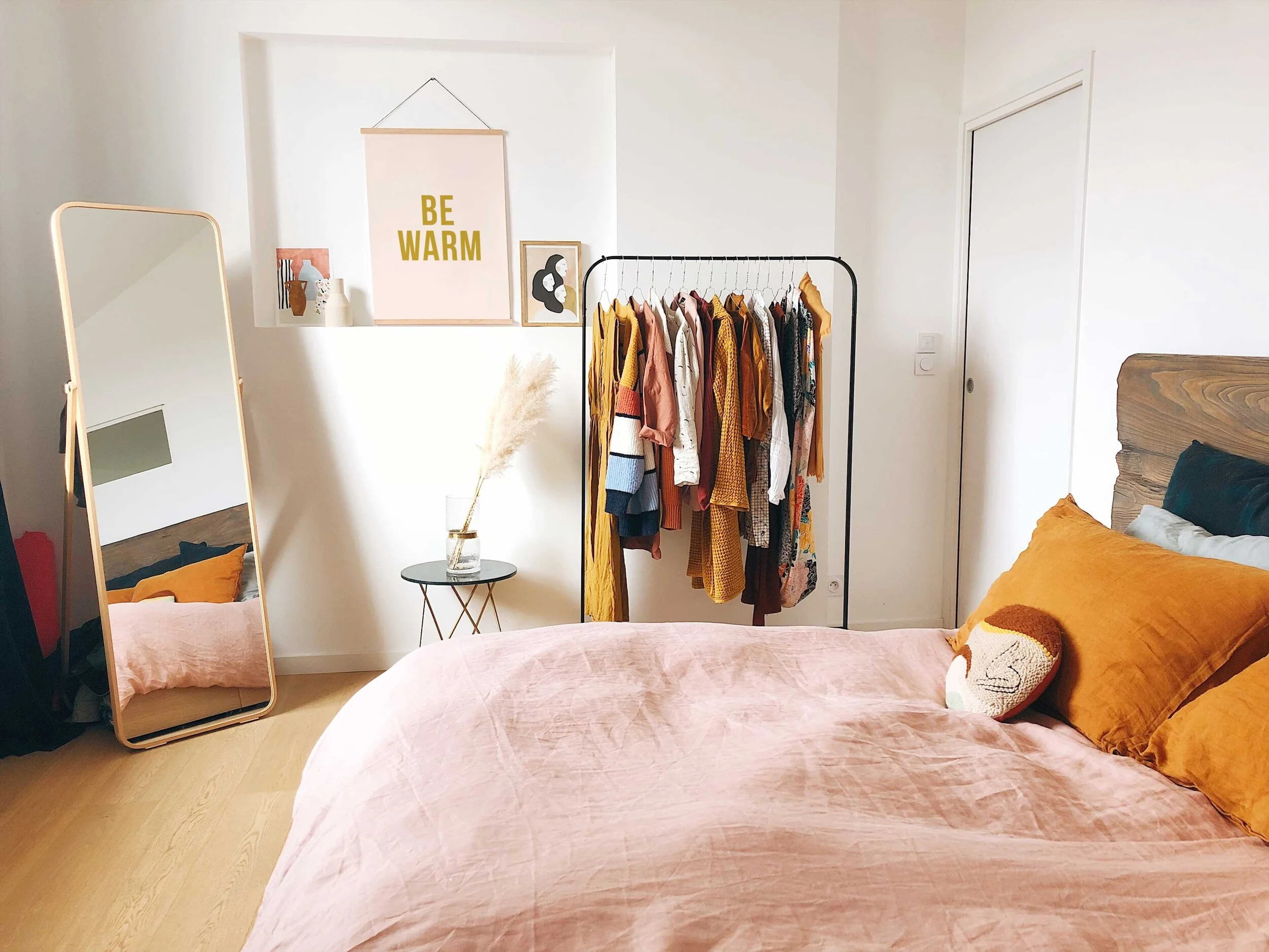 BE WARM. 15 ways to stay warm over the holidays and winter months by Swell Made Co. Photo by Yasmine Boheas.