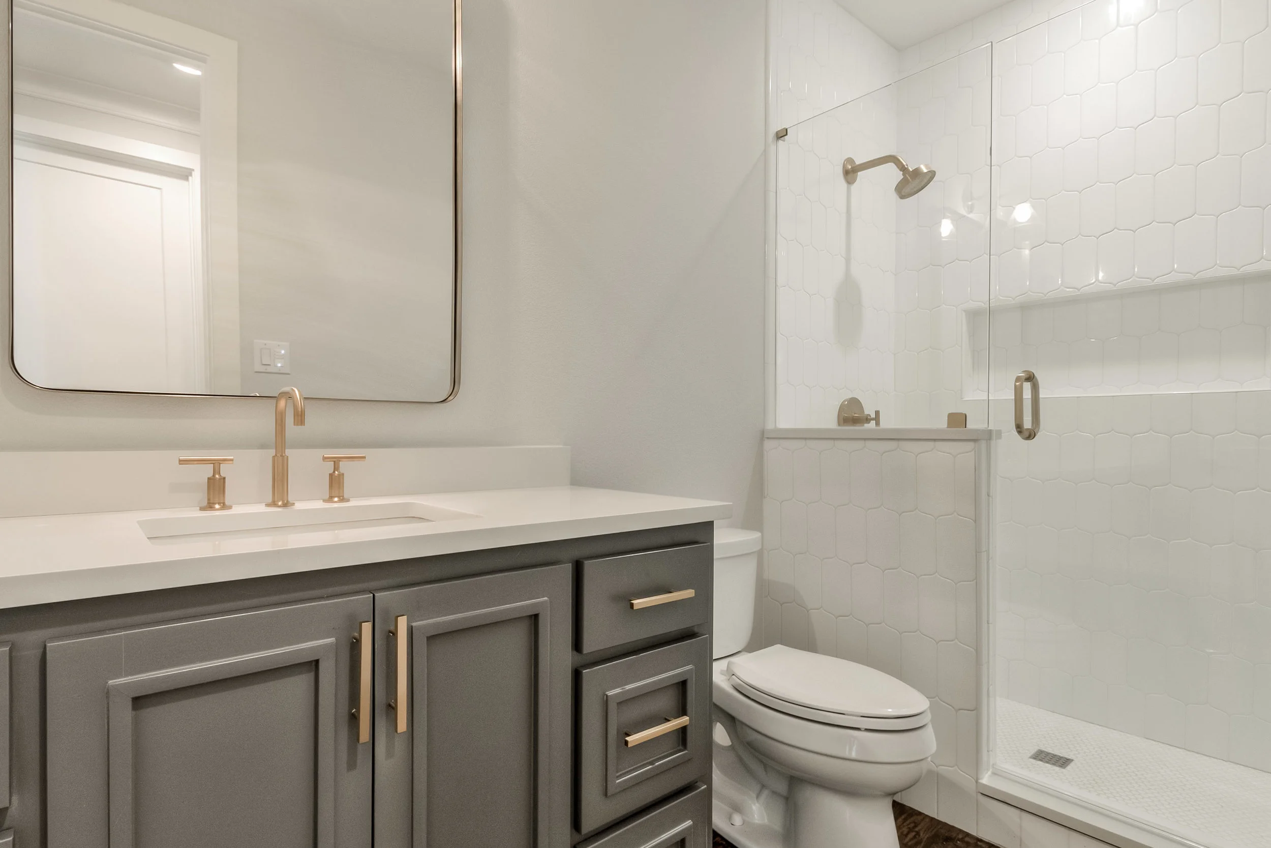 24.Hall Bath.JPG