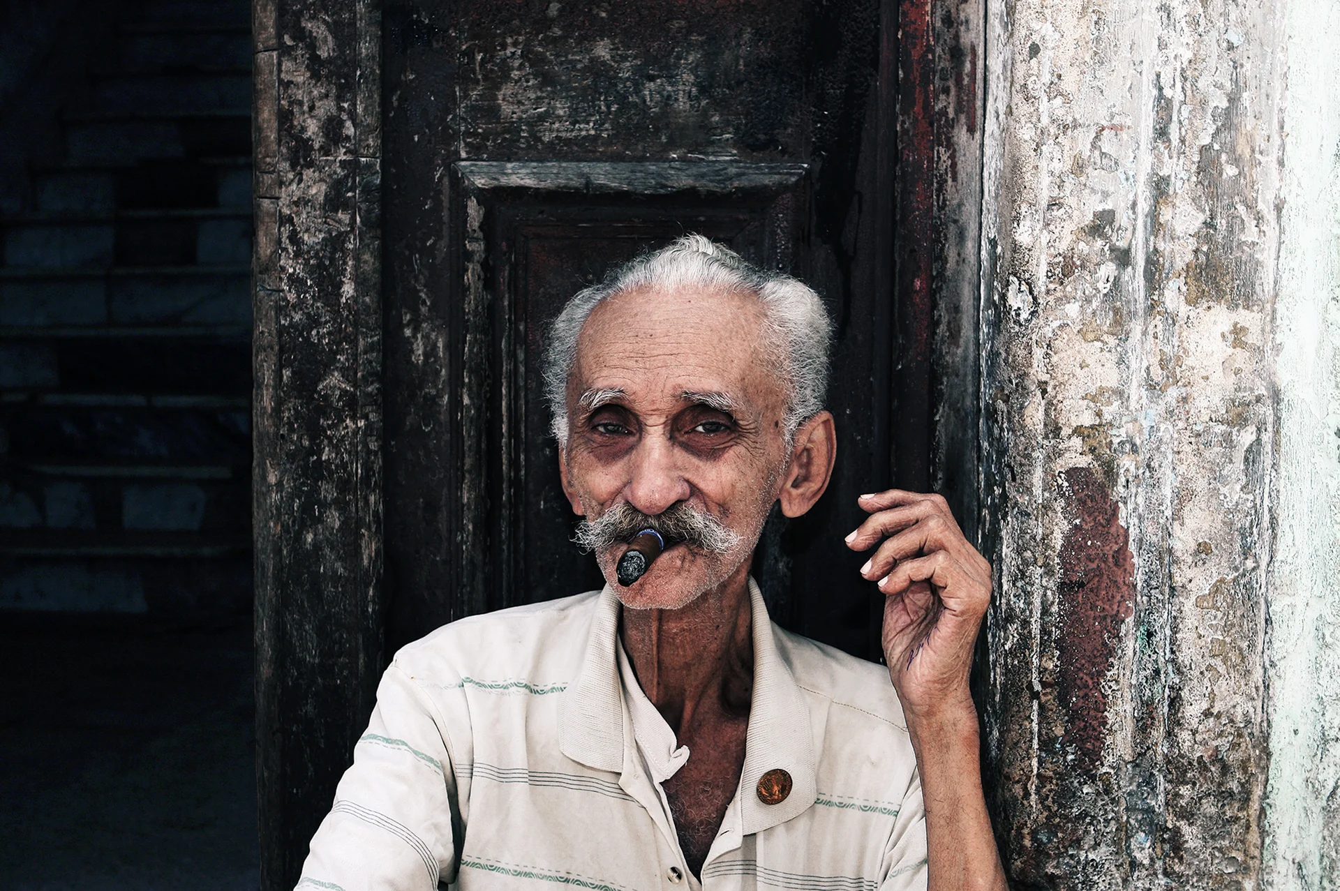 2-cigar.jpg