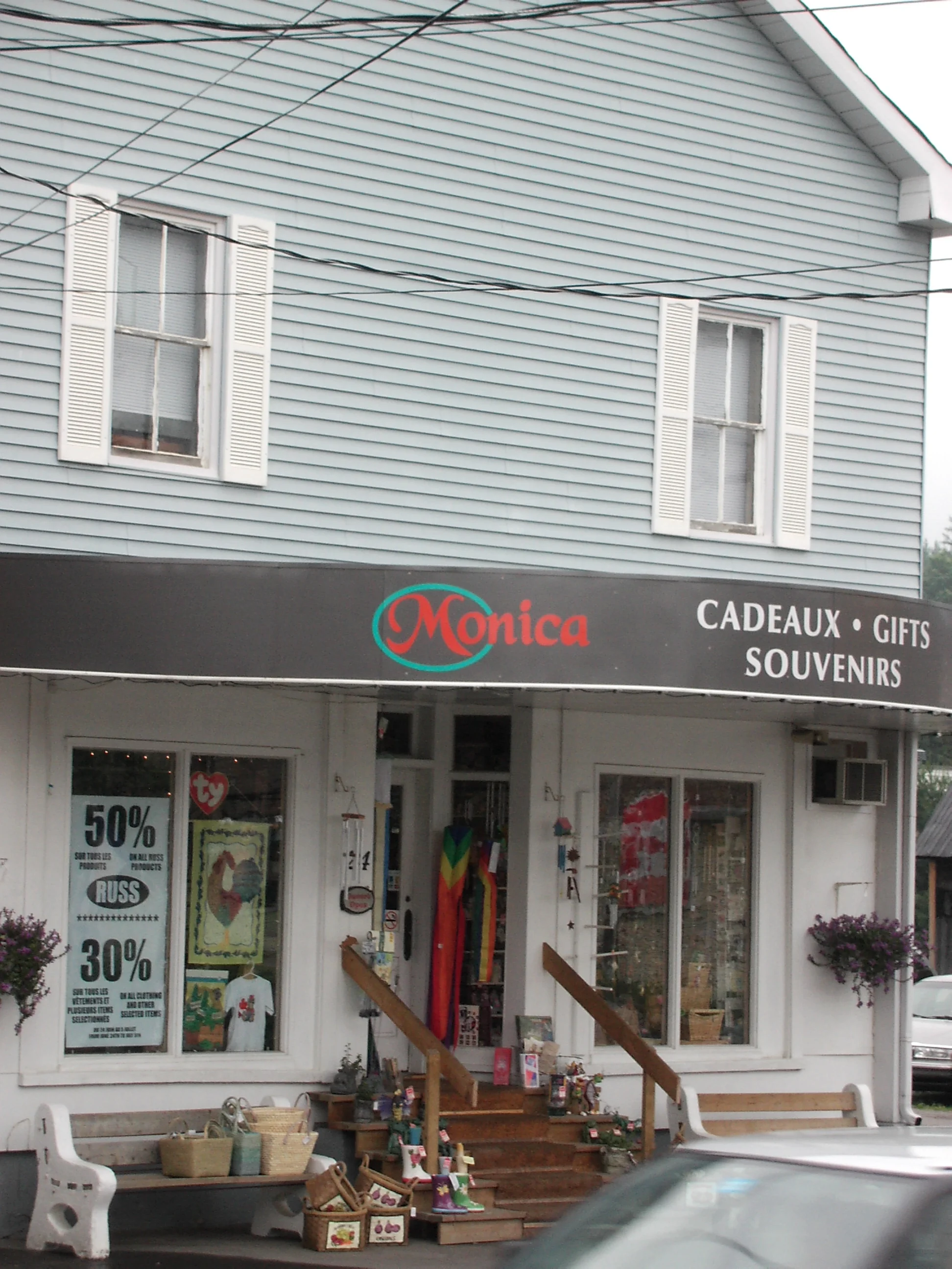 Monica Cadeaux Gifts & Souvenirs in Sutton, Quebec
