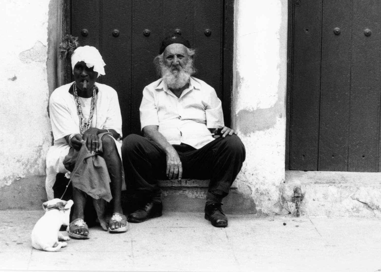 Cuba_woman-cigar-and-old-man-hat-Cuba168.jpg